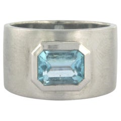 Bague en or blanc 18 carats avec aigue-marine jusqu'à 1,05 ct