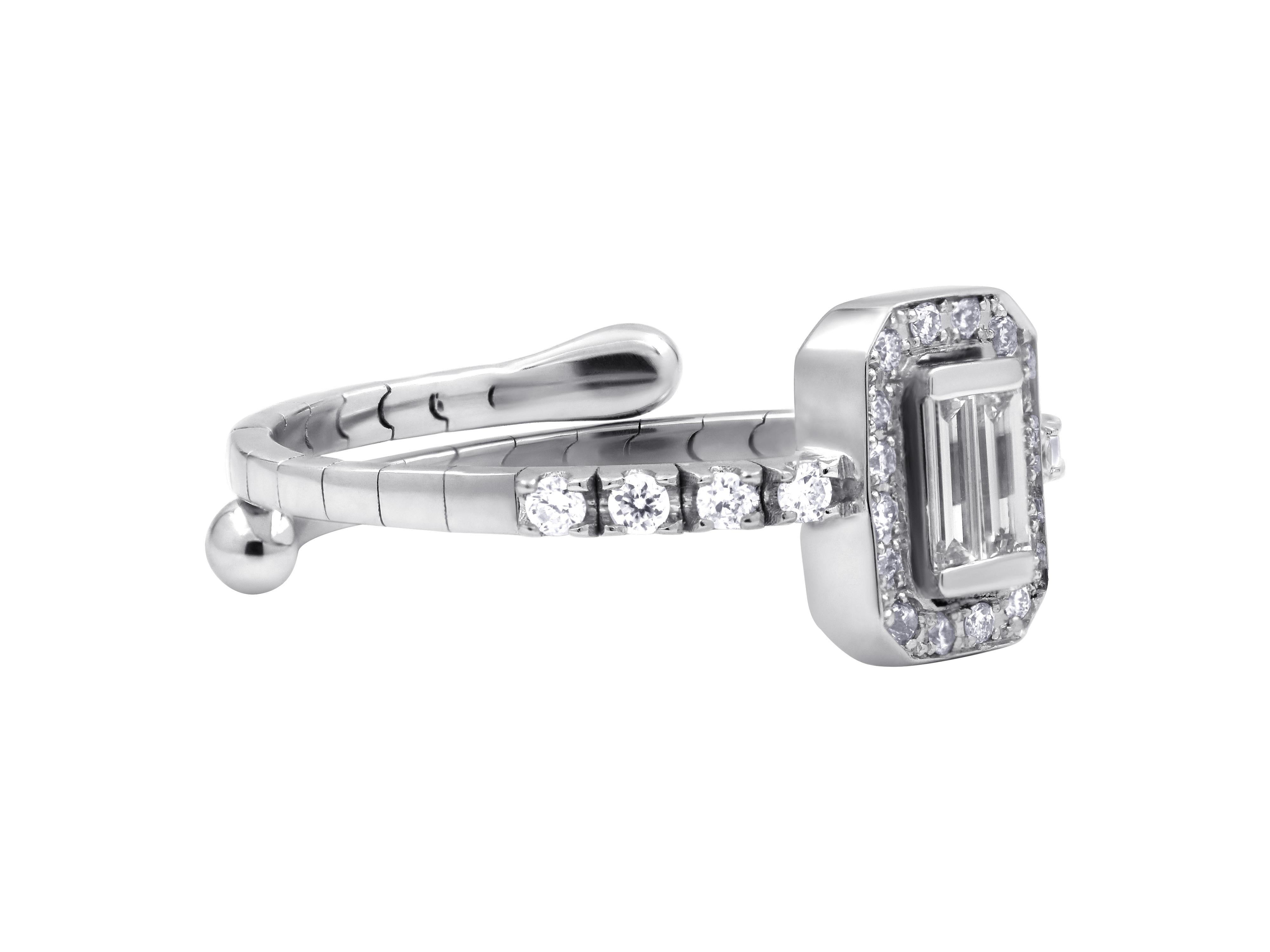 Flexible adjustable ring in 18k white gold with 0.16 carats baguette diamonds and 0.16 carats brilliant cut diamonds. 