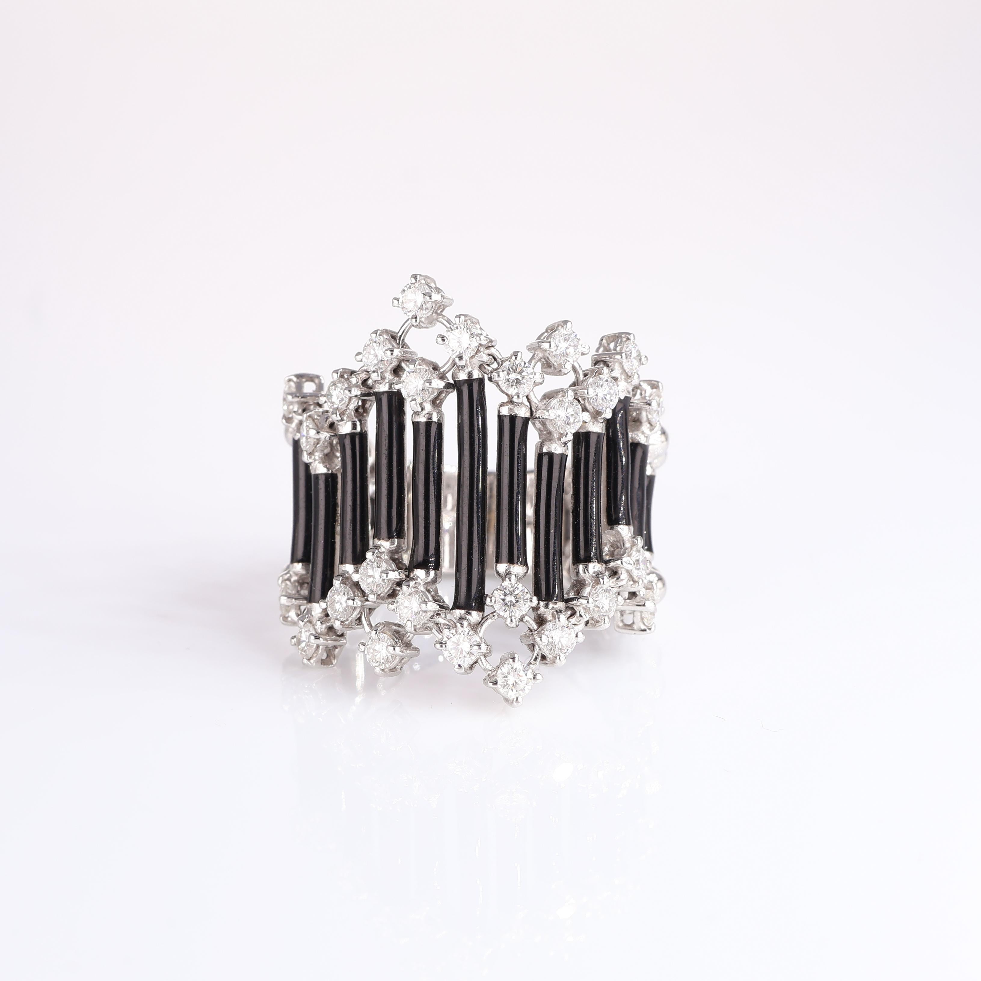 IMPORTANT NOTE:
✔ No additional costs will be added to this order.
✔ Shipping and customs duties are fully covered by us.
--------------------
This striking 18K white gold ring features a modern design that pairs sleek black enamel accents with