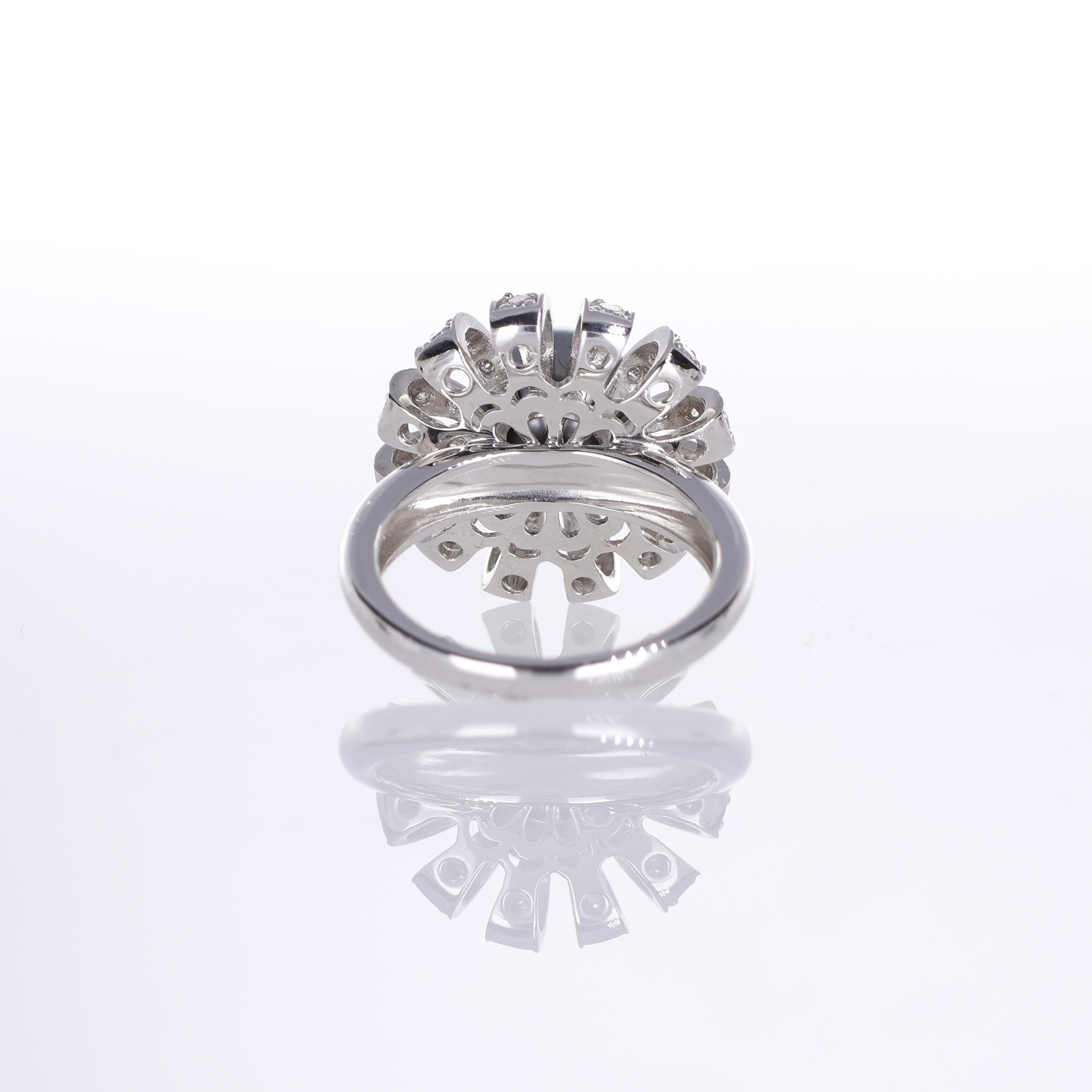Women's or Men's 18K White Gold Ring with Black Pearl and Pavé Diamond Flower Design For Sale