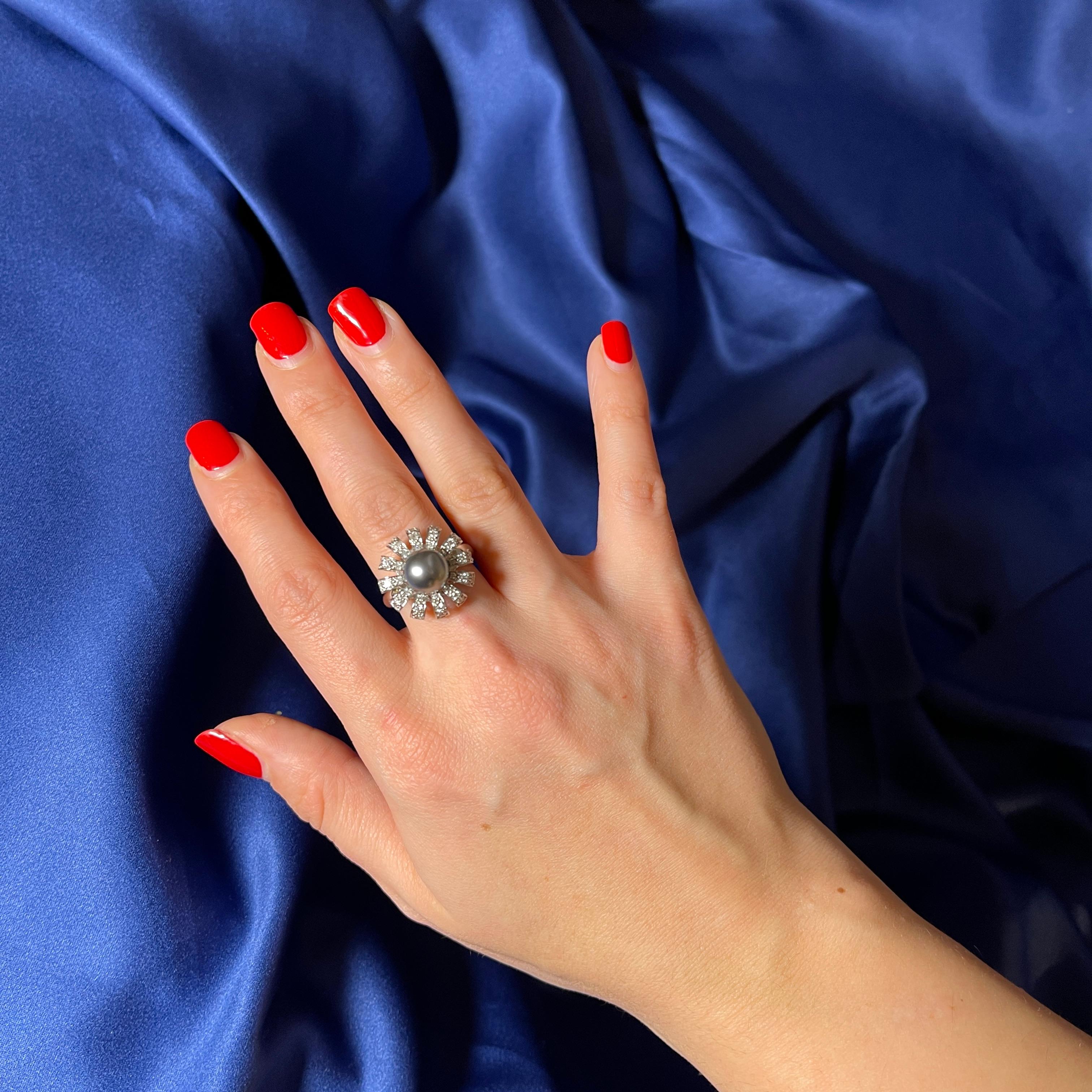 18K White Gold Ring with Black Pearl and Pavé Diamond Flower Design For Sale 1