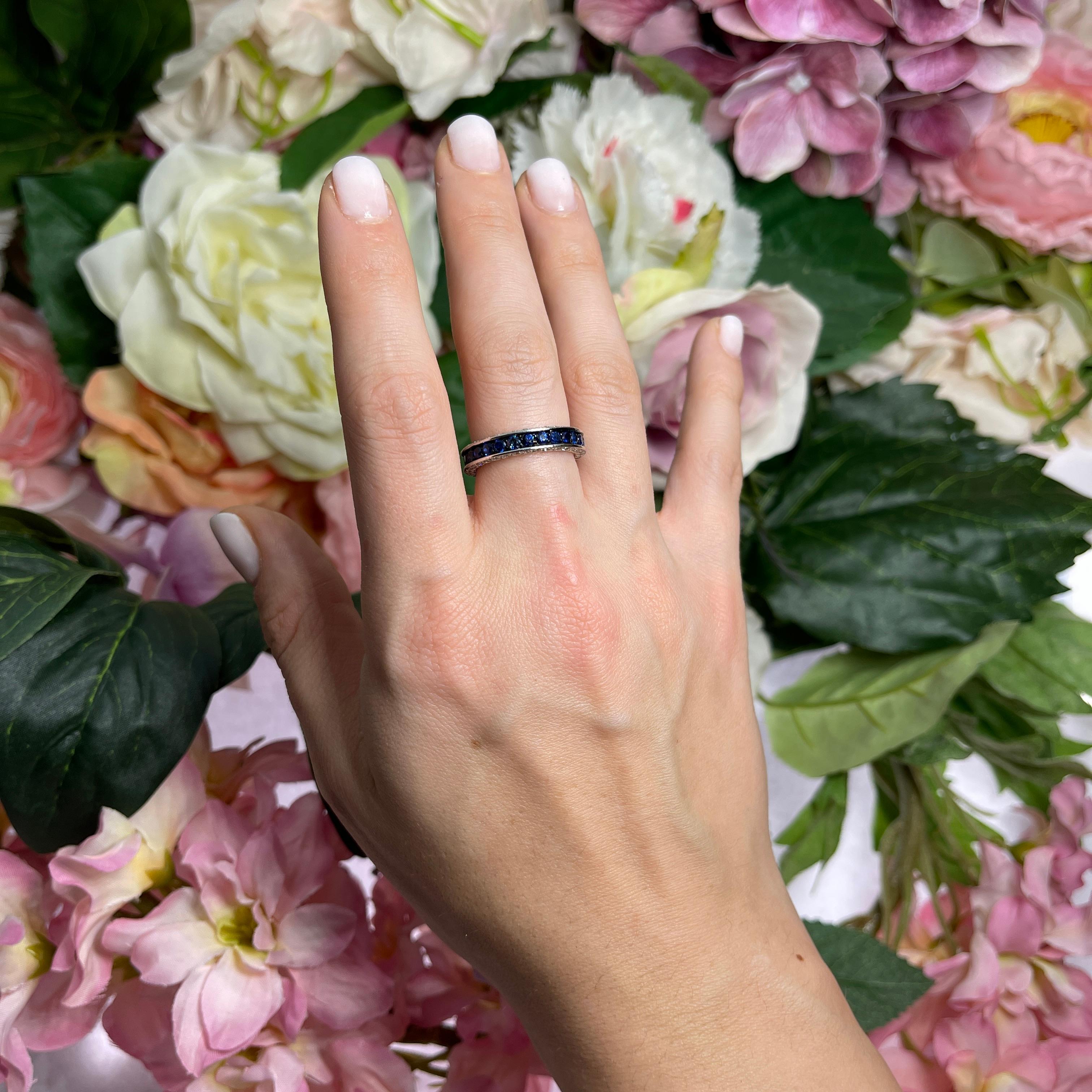 Women's or Men's 18K White Gold Ring with Blue Sapphires and Brilliant-Cut Diamonds For Sale