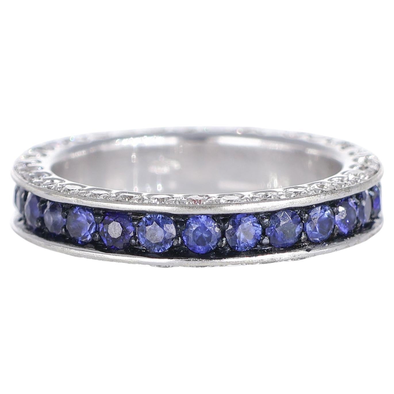 Anillo de oro blanco de 18 quilates con zafiros azules y diamantes talla brillante