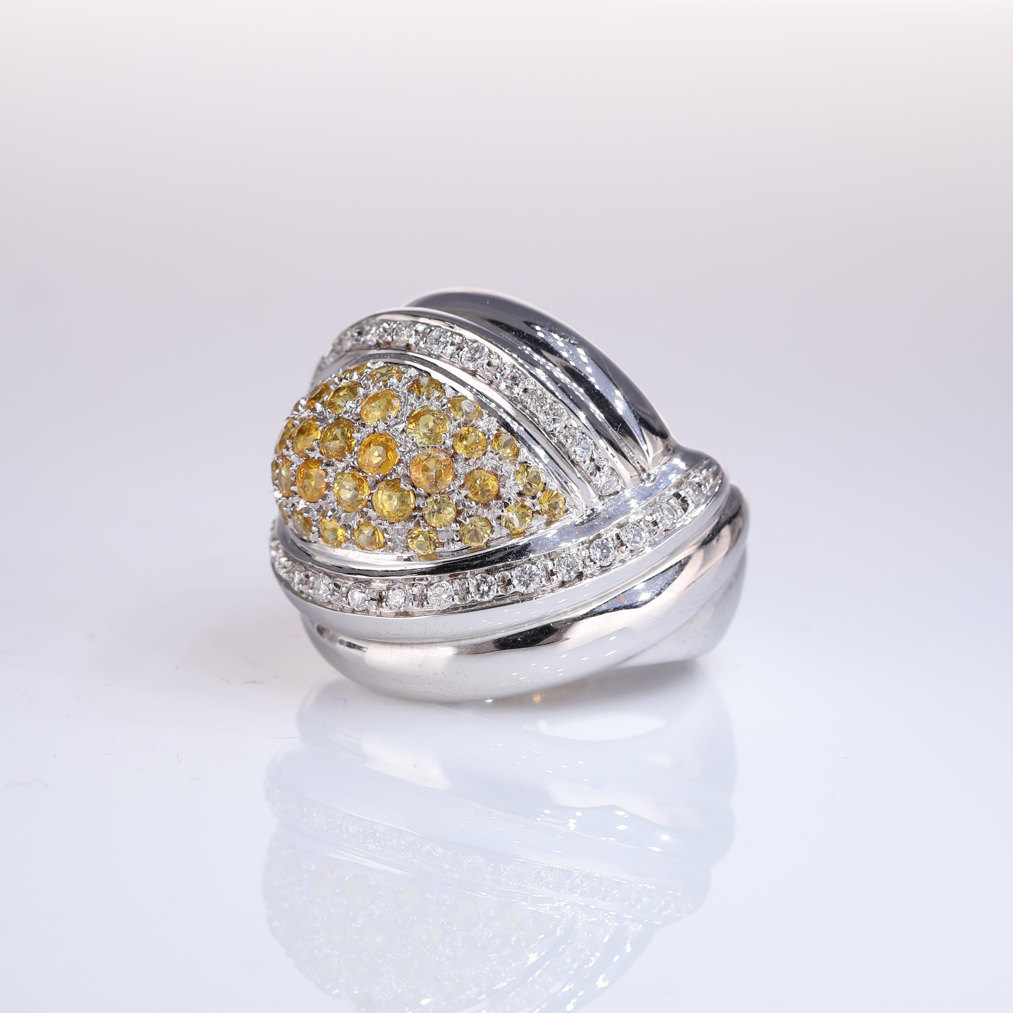 18K White Gold Ring with Central Sapphire Pavé and Diamonds In New Condition For Sale In Bergamo, BG