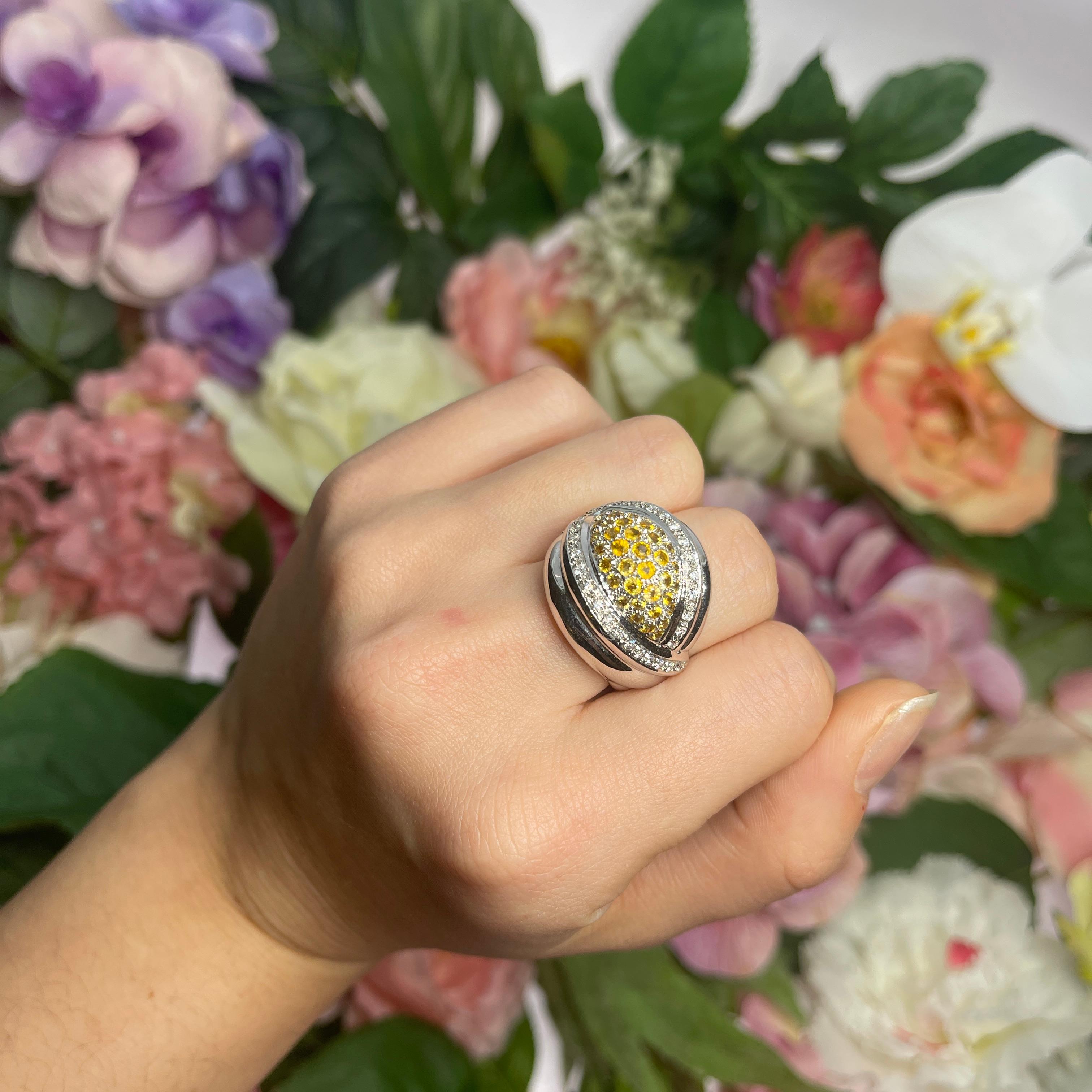 18K White Gold Ring with Central Sapphire Pavé and Diamonds For Sale 2