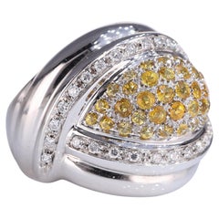 18K White Gold Ring with Central Sapphire Pavé and Diamonds