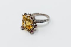 18 Karat White Gold Ring with Citrine in the Center