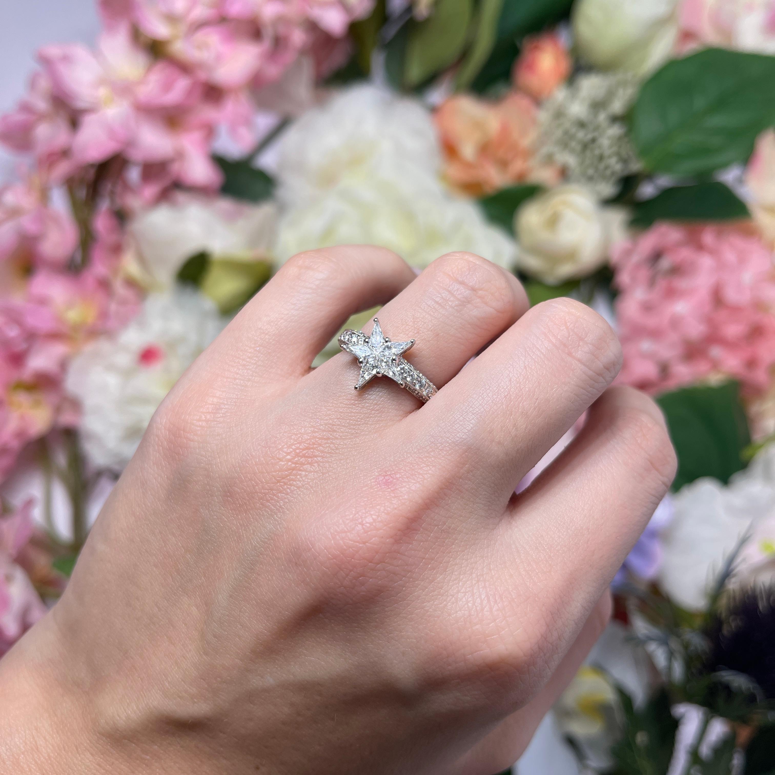 18K White Gold Ring with Diamond Star Centerpiece and Pave Diamonds For Sale 2