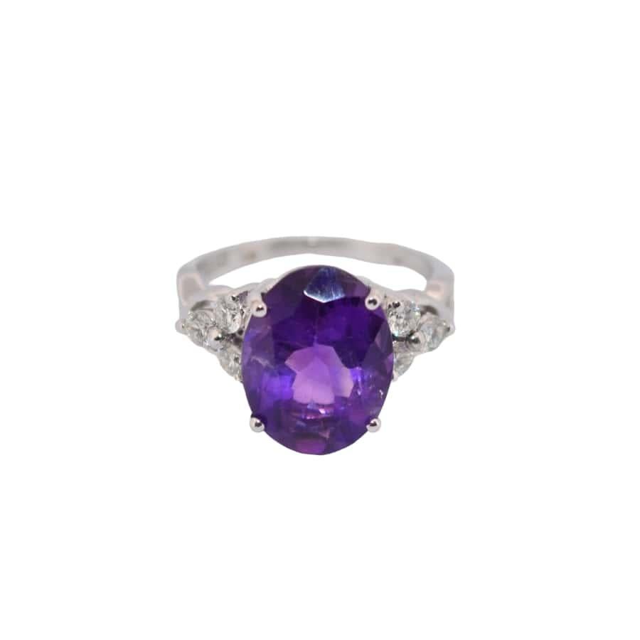 Brilliant Cut 18K White gold ring with diamonds and amethyst For Sale