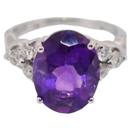 Bague en or blanc 18 carats ornée de diamants et d'améthystes