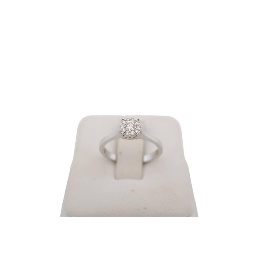 Taglio brillante Anello in oro bianco 18 carati con diamanti in vendita