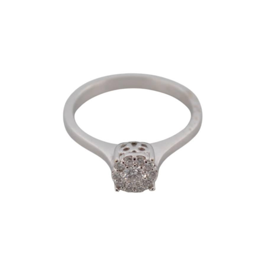 Anello in oro bianco 18 carati con diamanti In condizioni ottime in vendita a București, București