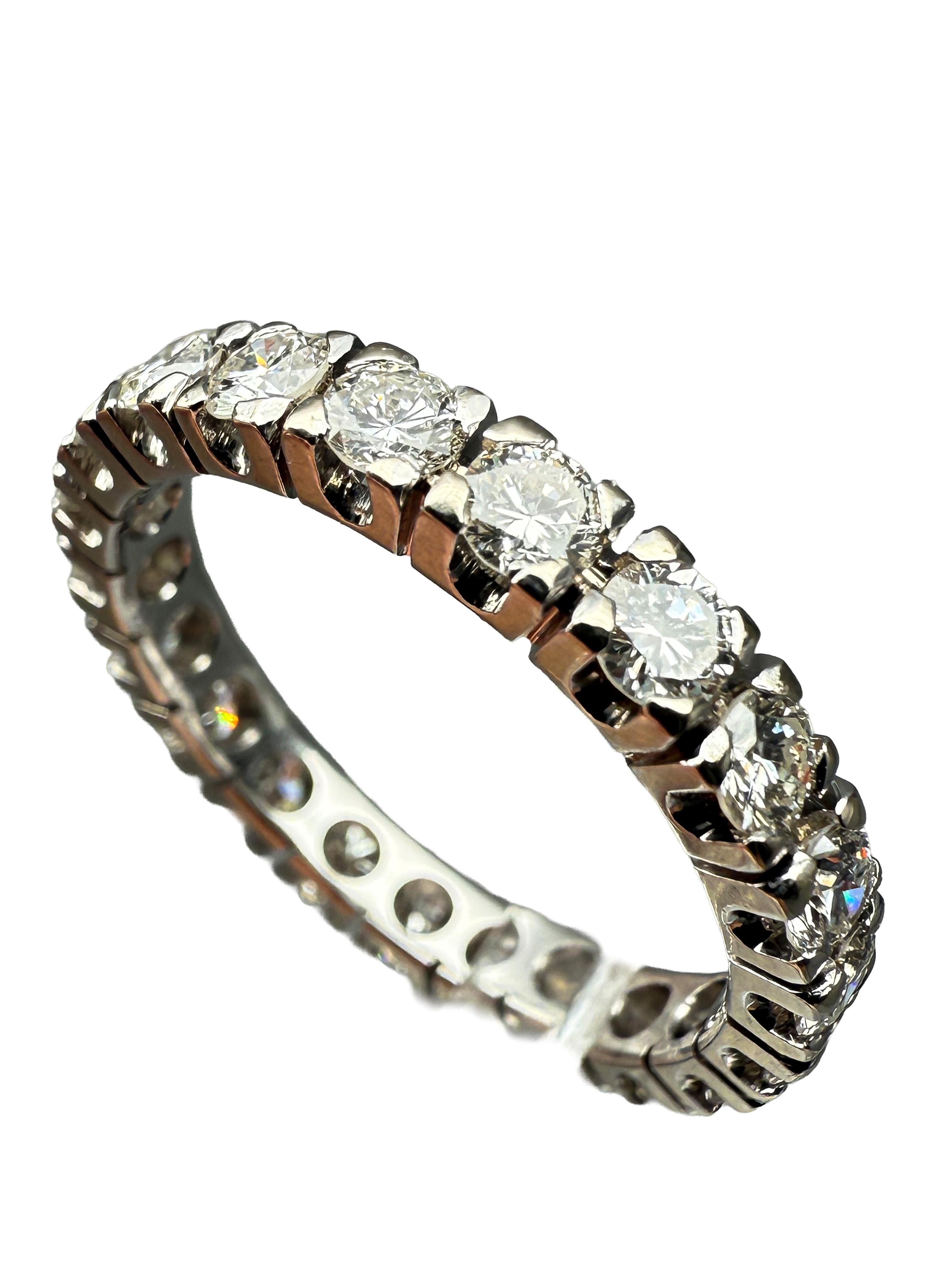 Taglio brillante Anello in oro bianco 18 carati con diamanti in vendita