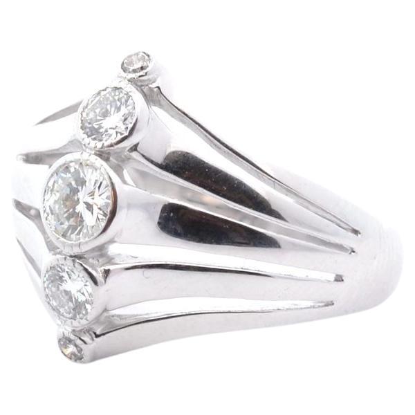 18k white gold ring with diamonds For Sale