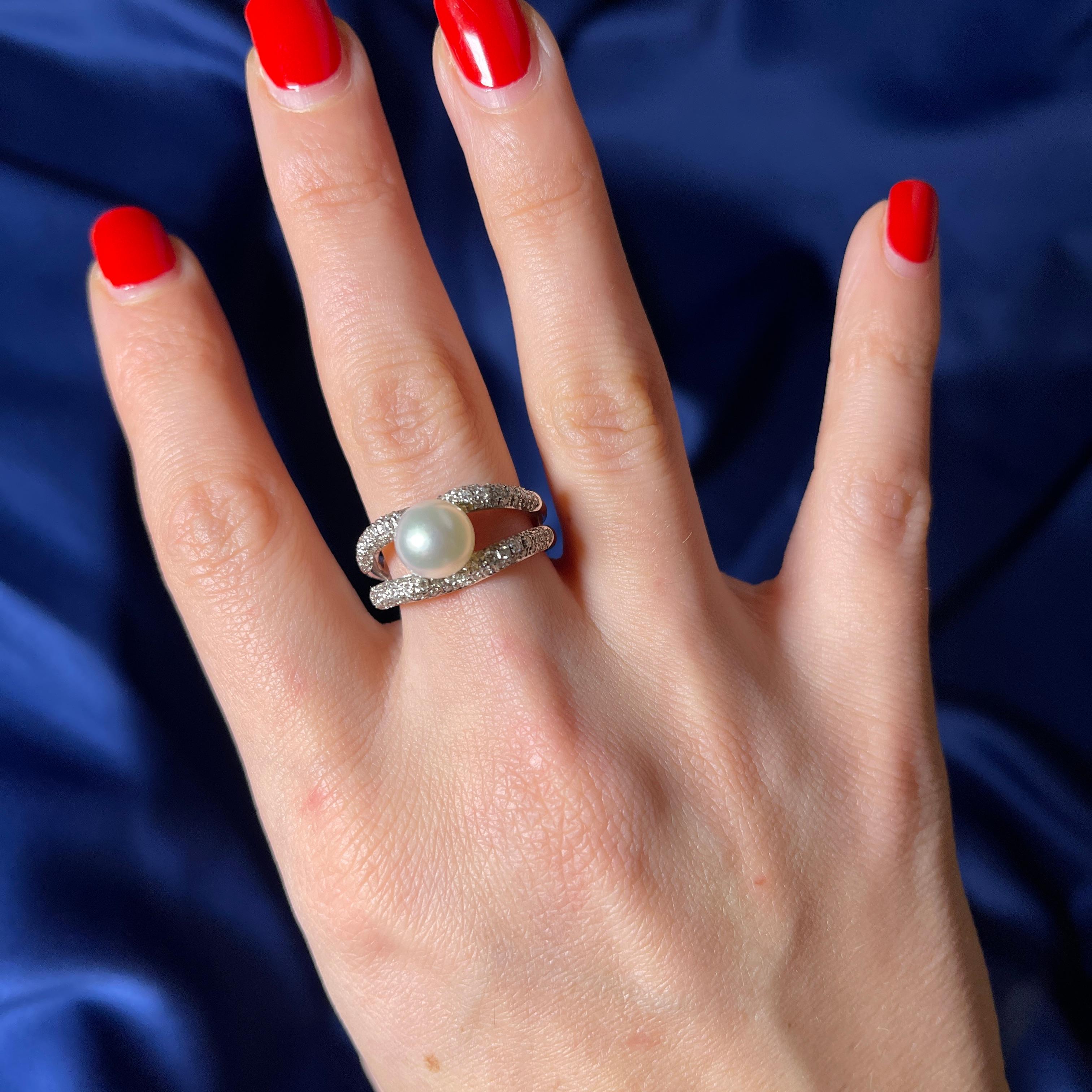 18k White Gold Ring with Double Pavé Diamonds and Central Pearl For Sale 5