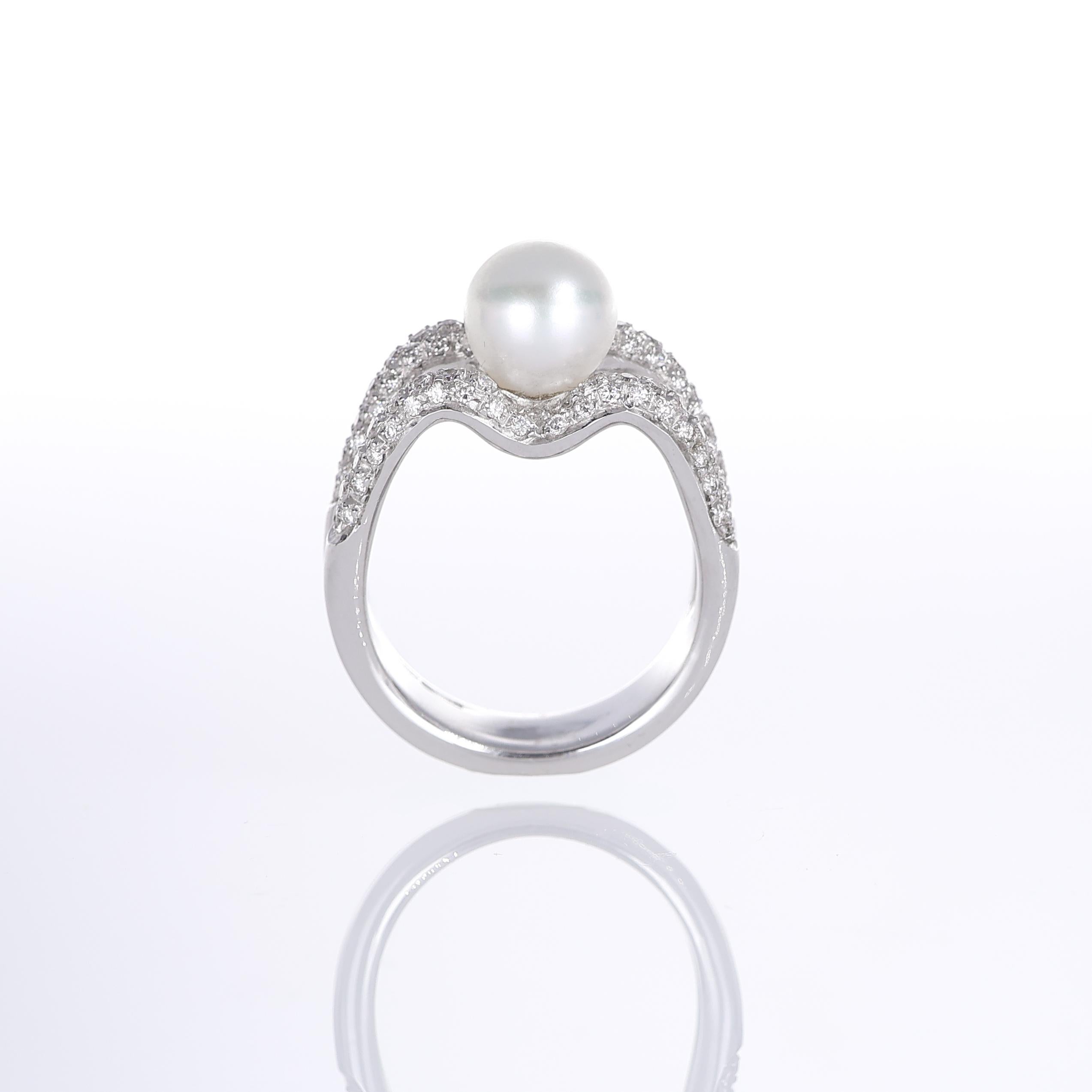 18k White Gold Ring with Double Pavé Diamonds and Central Pearl For Sale 1