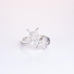 18K White Gold Ring with Double Star Design and Diamonds