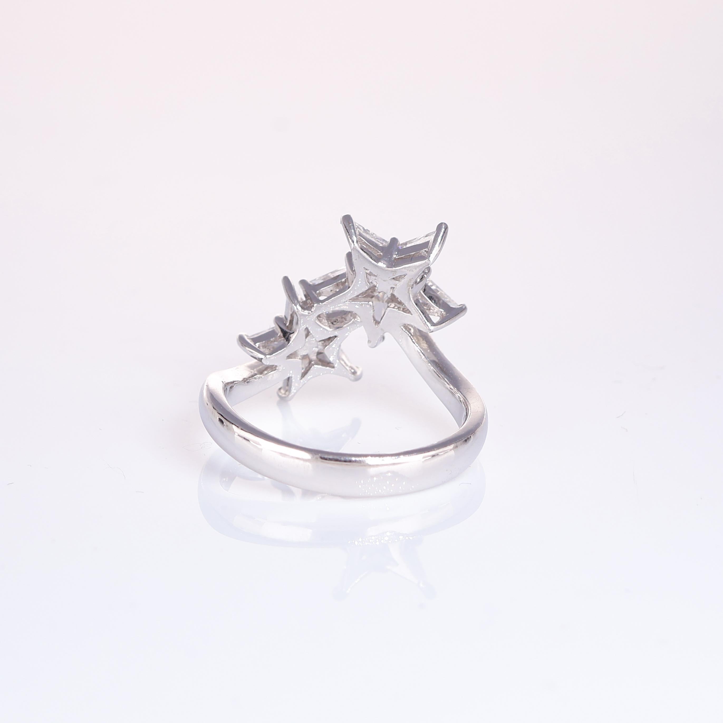Women's or Men's 18K White Gold Ring with Double Star Design and Diamonds For Sale
