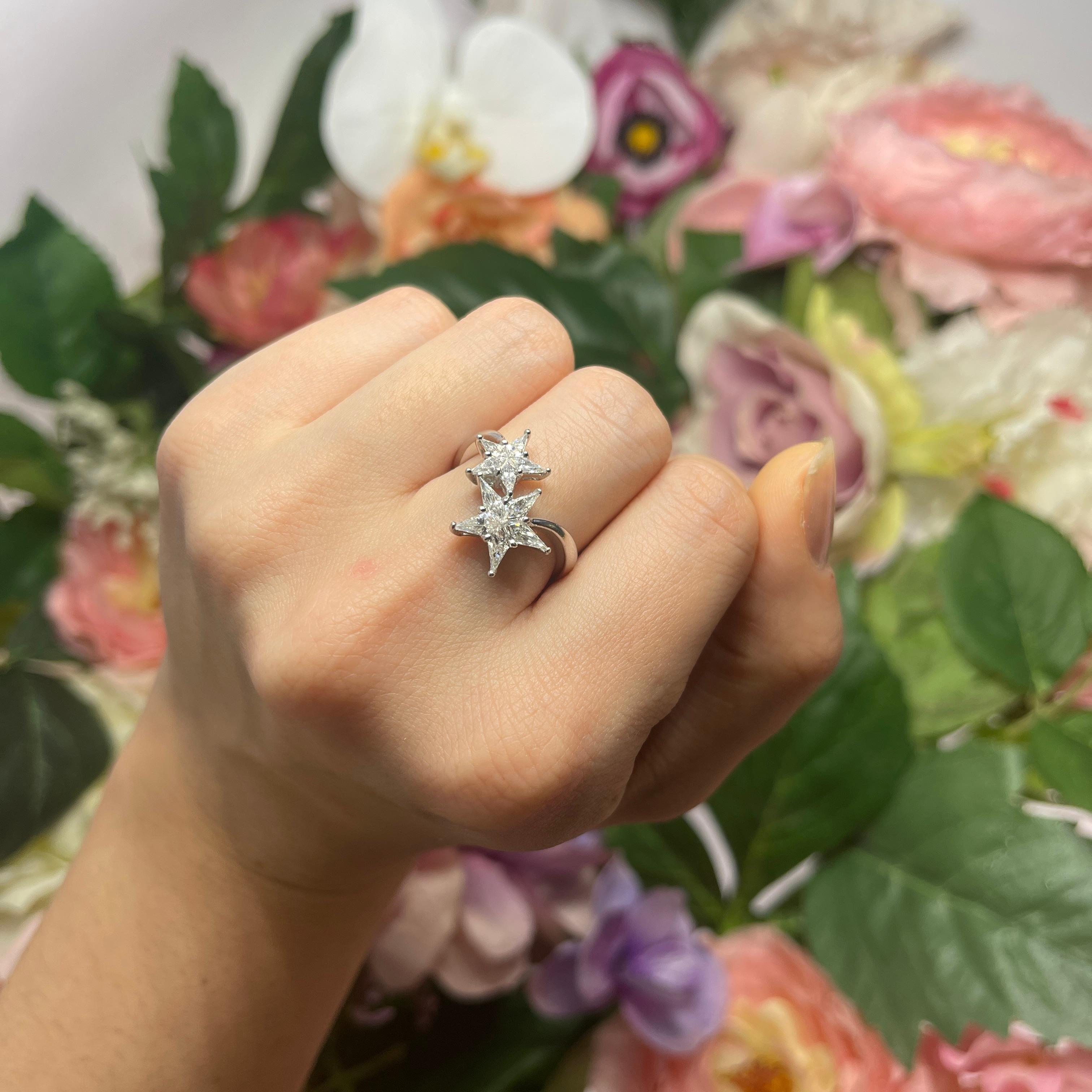 18K White Gold Ring with Double Star Design and Diamonds For Sale 2