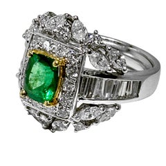 18K White Gold Ring with Emerald Center Surrounded by Diamonds of Many Shapes