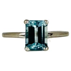 Anello in oro bianco 18k con acquamarina taglio smeraldo da 1 carato