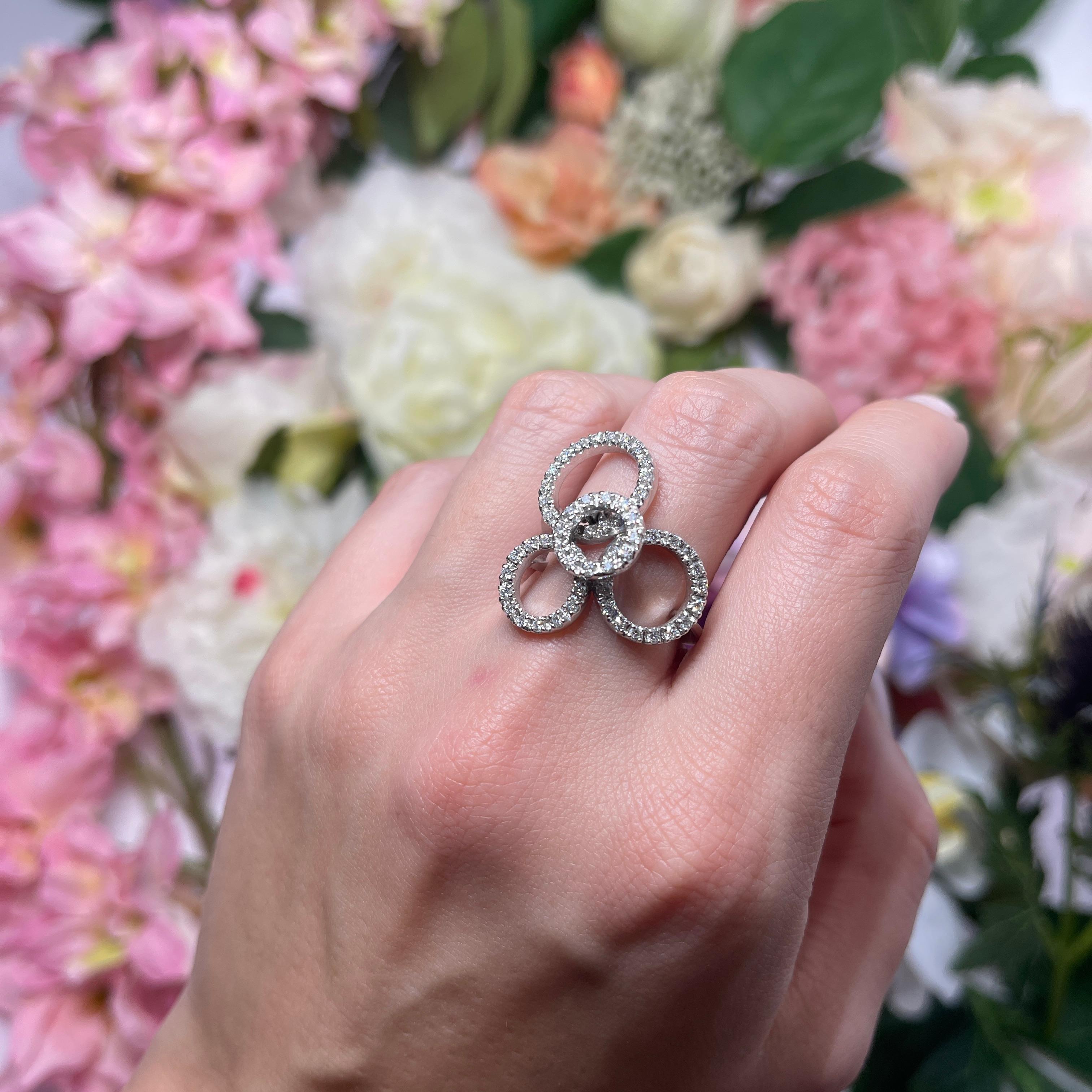 18K White Gold Ring with Four Diamond Pavé Circles For Sale 2