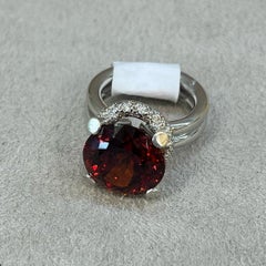 18K White Gold Ring with Garnet Center Stone and Diamonds