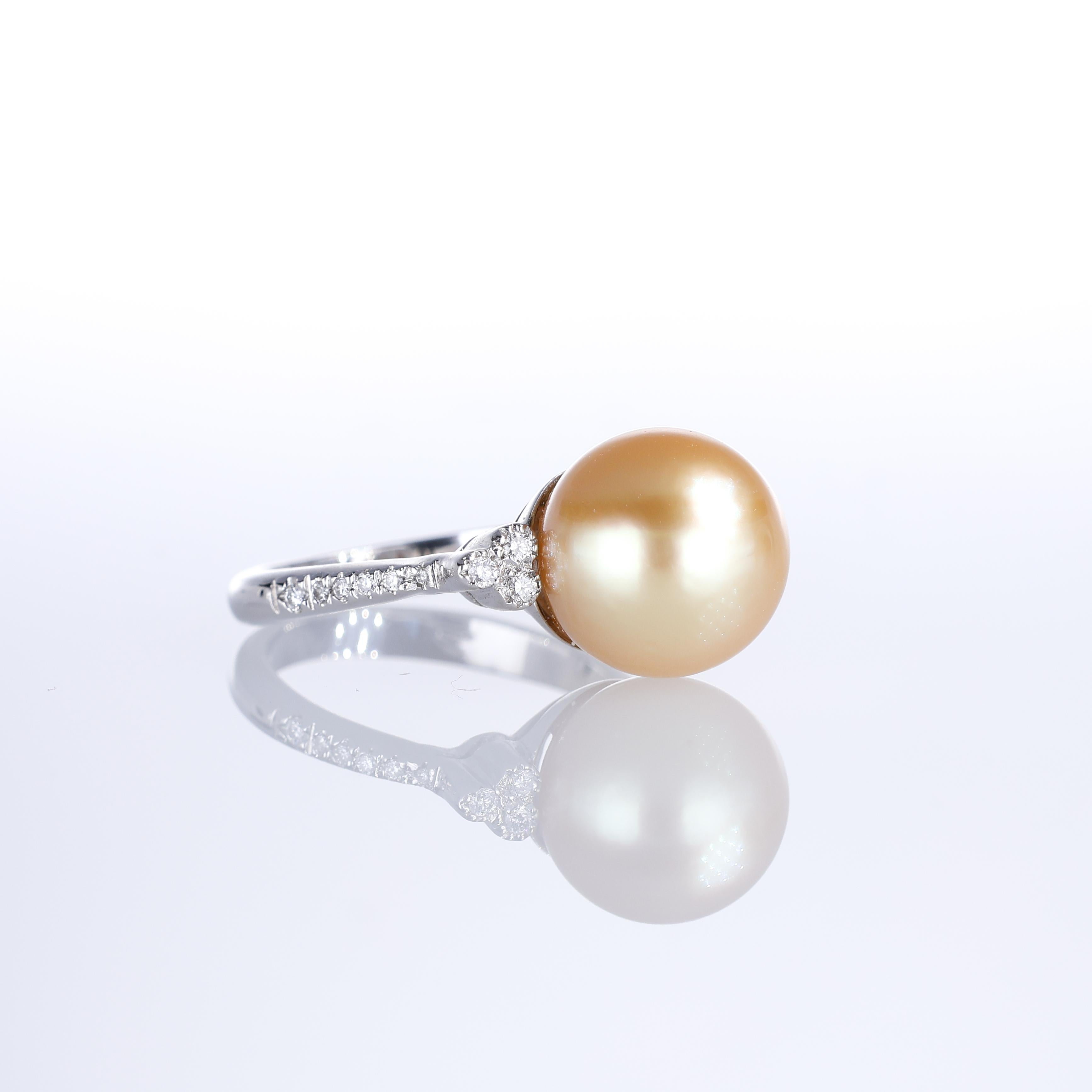 Brilliant Cut 18K White Gold Ring with Golden Pearl and Diamonds For Sale