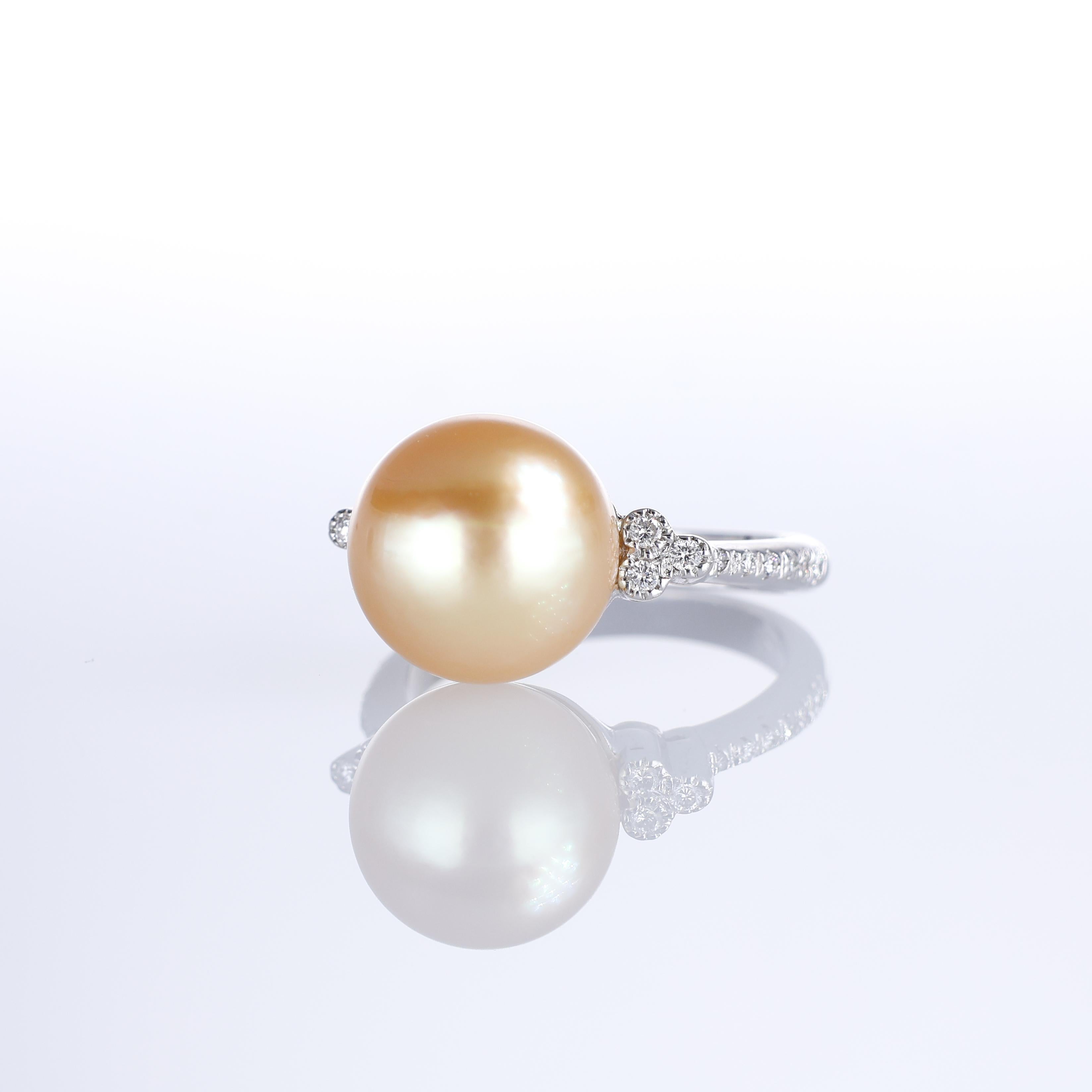 18K White Gold Ring with Golden Pearl and Diamonds In New Condition For Sale In Bergamo, BG
