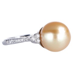Anello in oro bianco 18 carati con perla dorata e diamanti