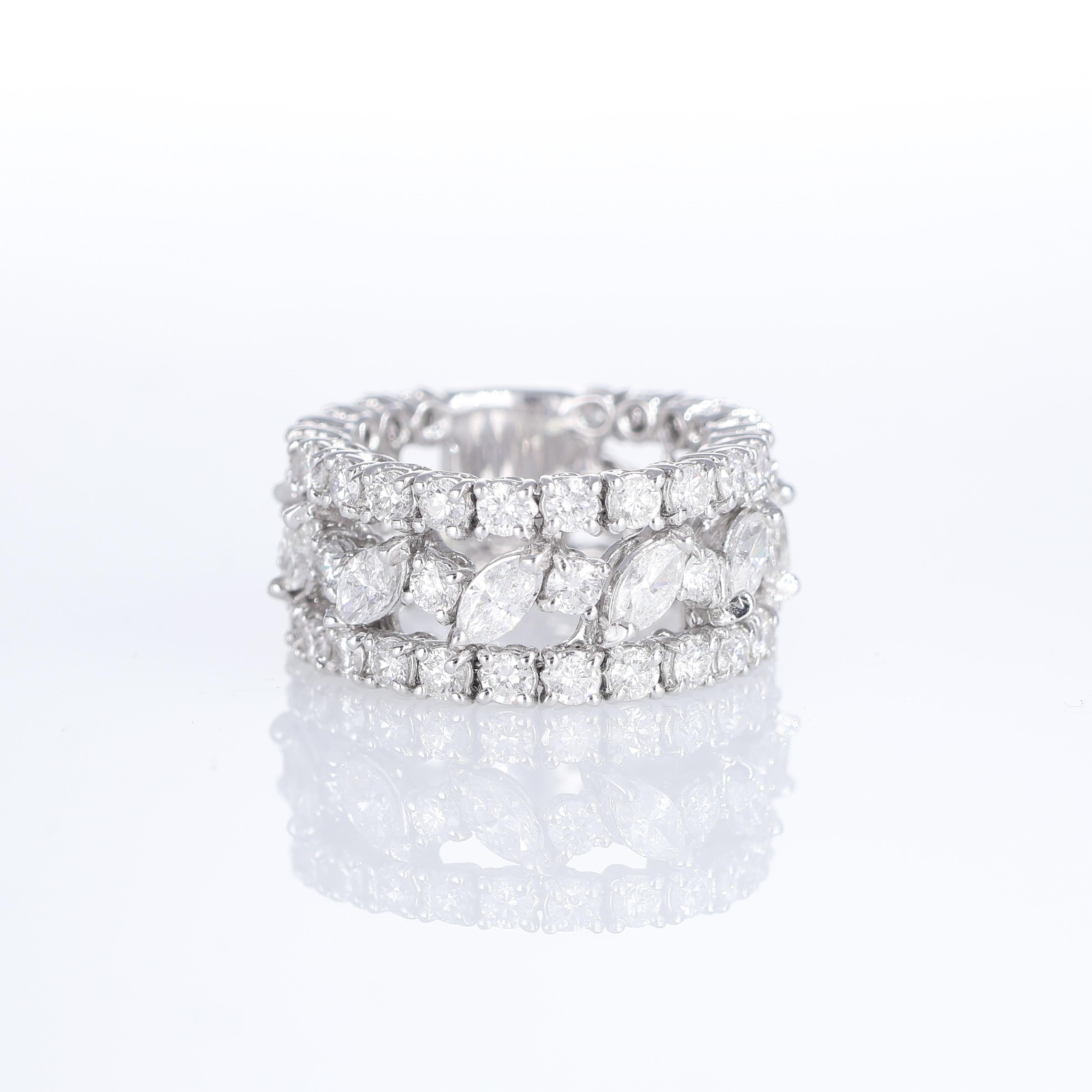 IMPORTANT NOTE:
✔ No additional costs will be added to this order.
✔ Shipping and customs duties are fully covered by us.
--------------------
This exquisite 18K white gold ring features a sophisticated combination of marquise and brilliant-cut