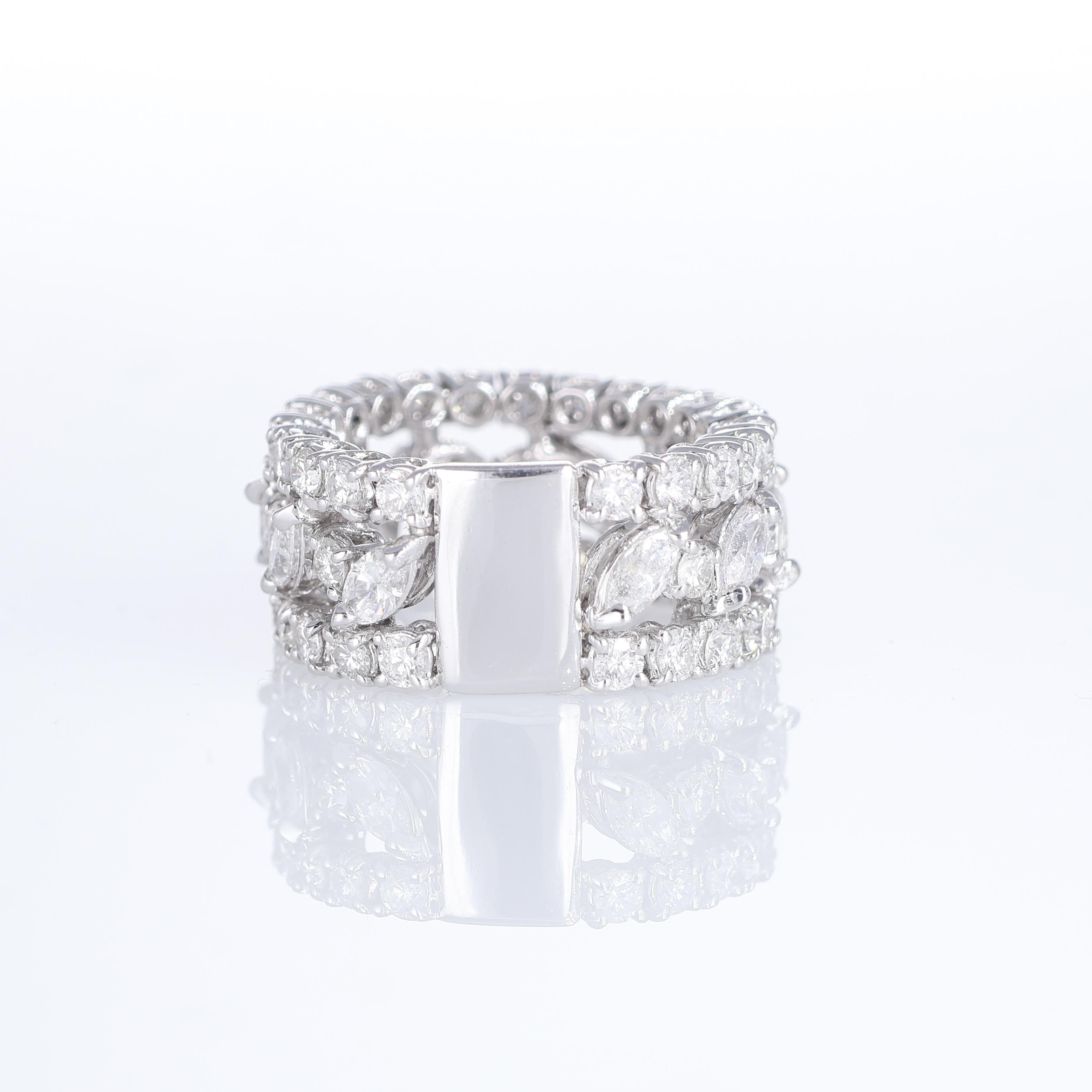 Women's or Men's 18K White Gold Ring with Marquise and Brilliant-Cut Diamonds For Sale