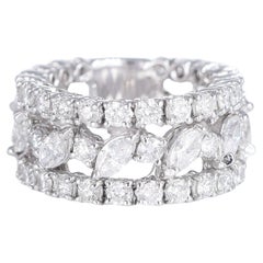 Anillo de oro blanco de 18 quilates con diamantes talla marquesa y brillante