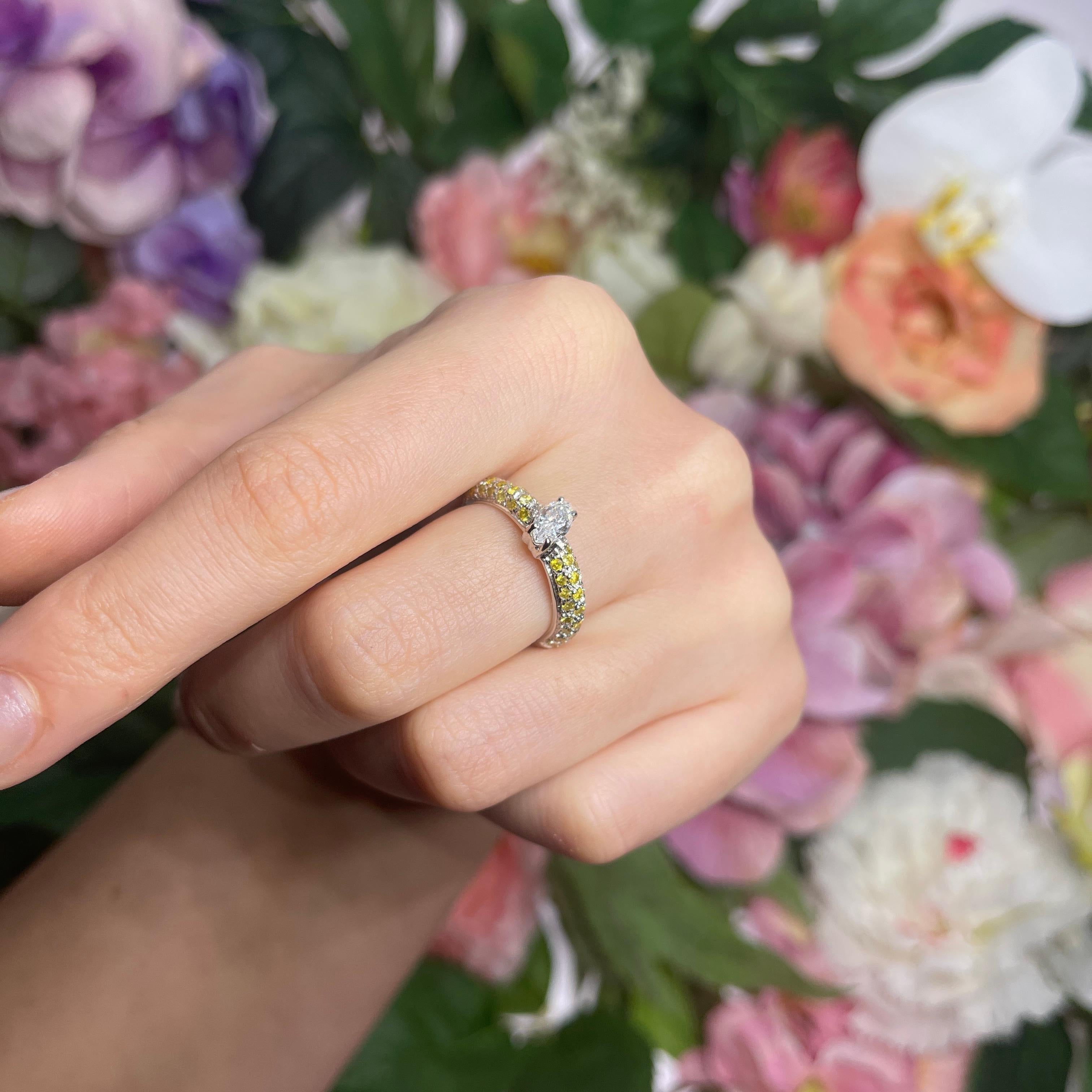 18K White Gold Ring with Marquise Diamond and Yellow Sapphire Pavé For Sale 3