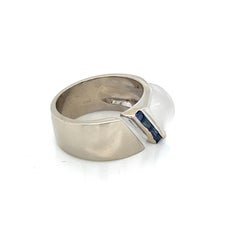 18k White Gold Ring with Moonstone and Sapphires