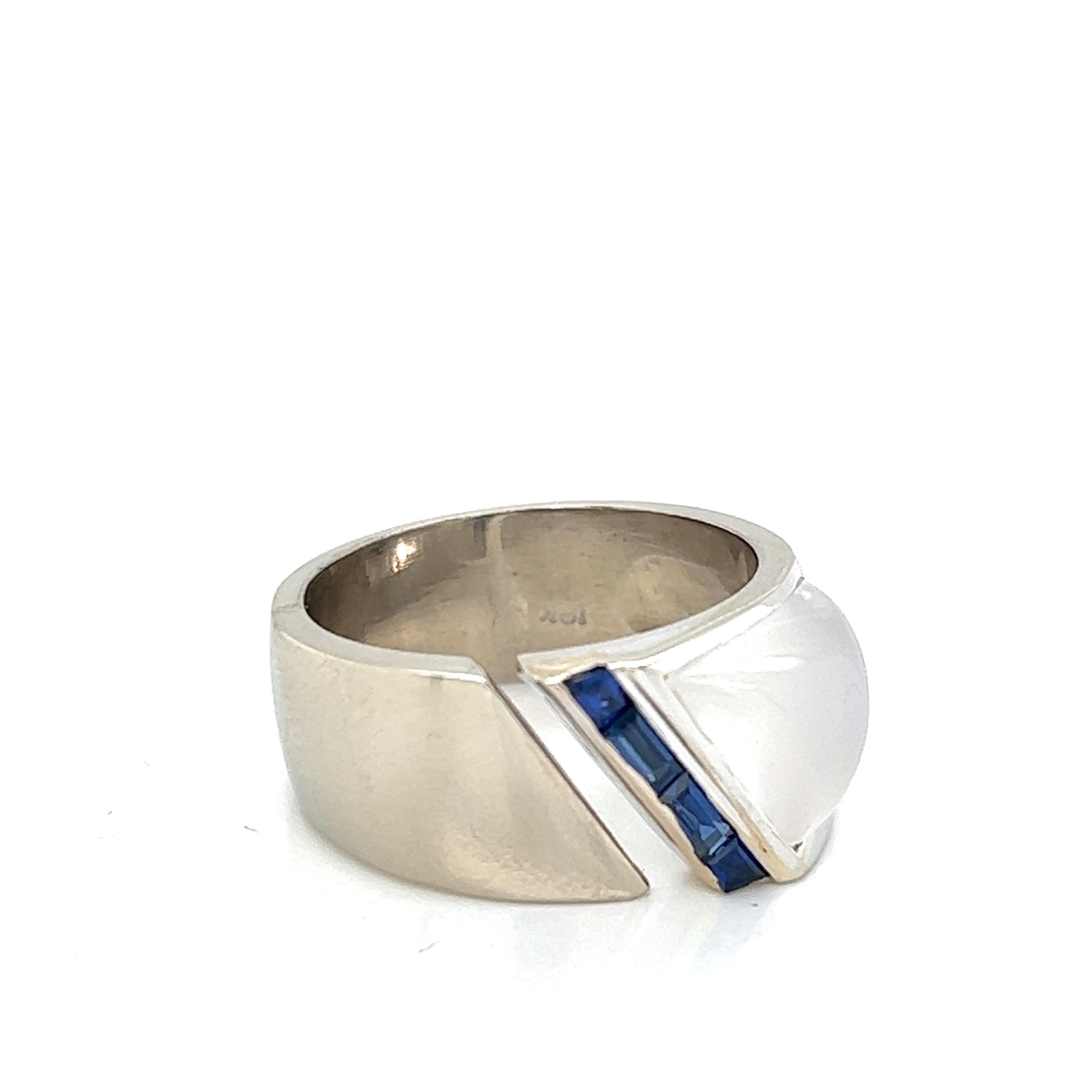Cabochon 18k White Gold Ring with Moonstone and Sapphires For Sale