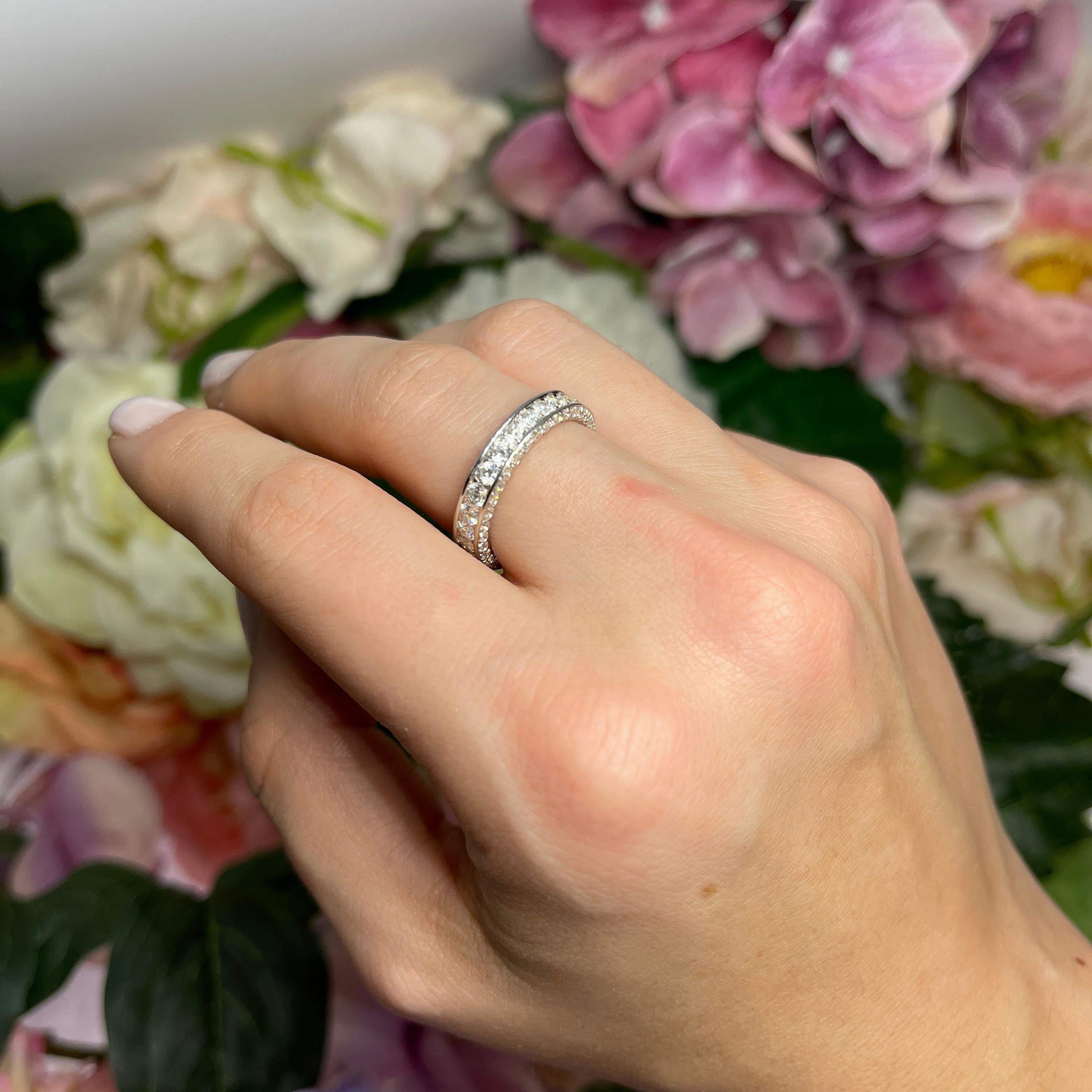 18K White Gold Ring with Natural Brilliant-Cut Diamonds For Sale 5