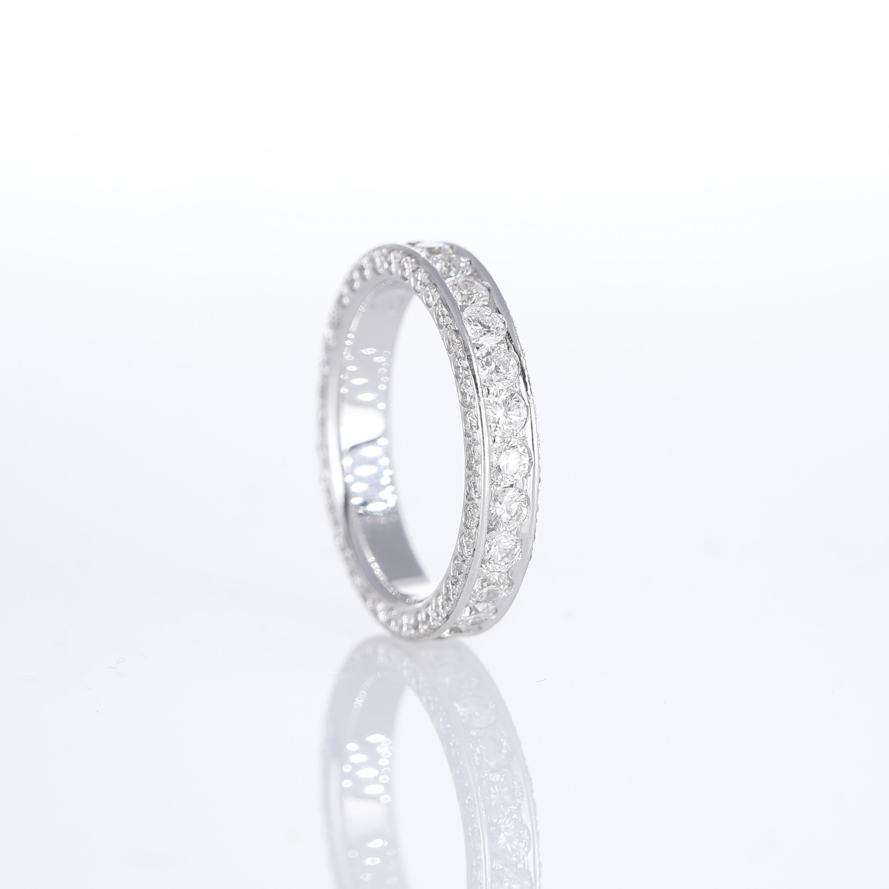 Brilliant Cut 18K White Gold Ring with Natural Brilliant-Cut Diamonds For Sale