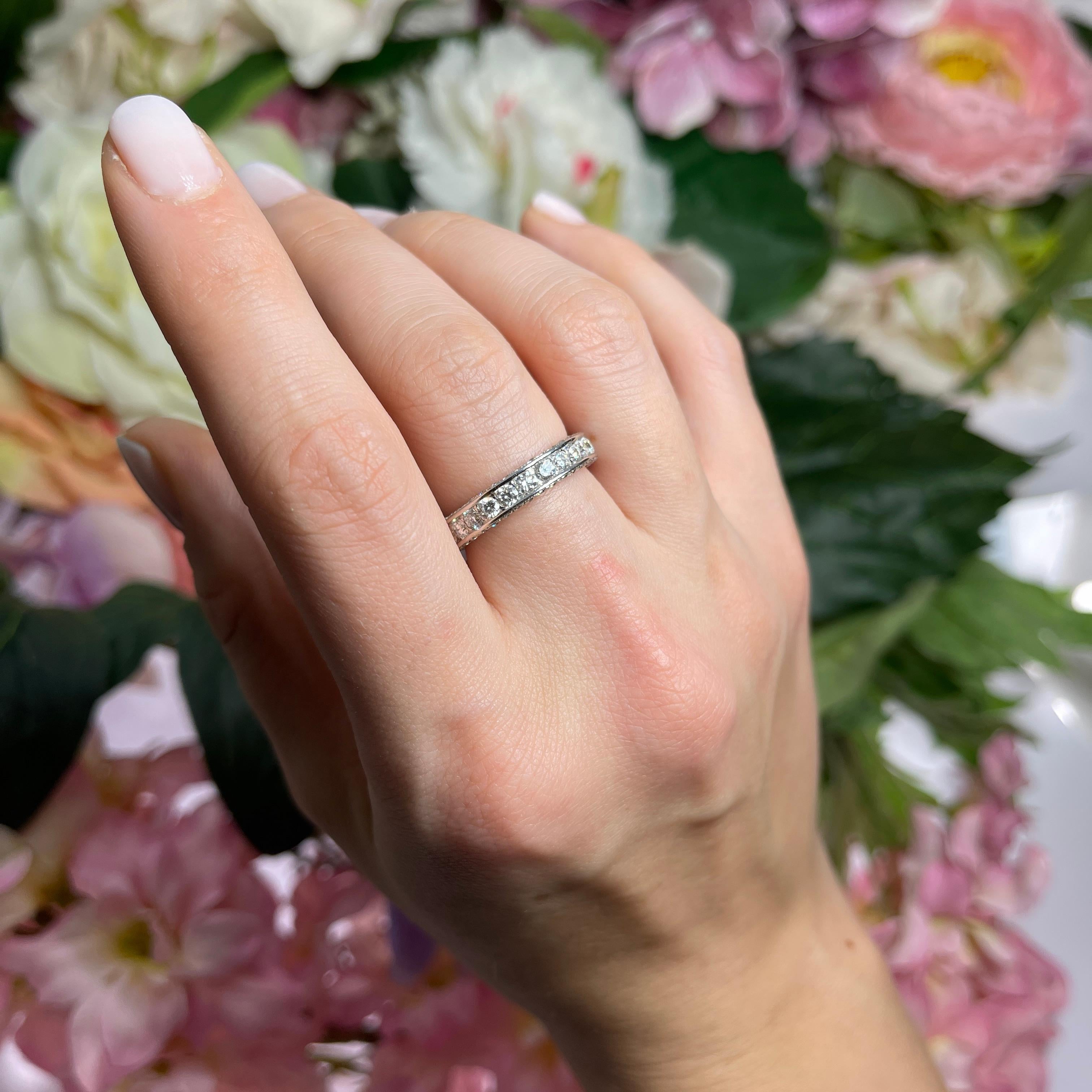 18K White Gold Ring with Natural Brilliant-Cut Diamonds For Sale 2