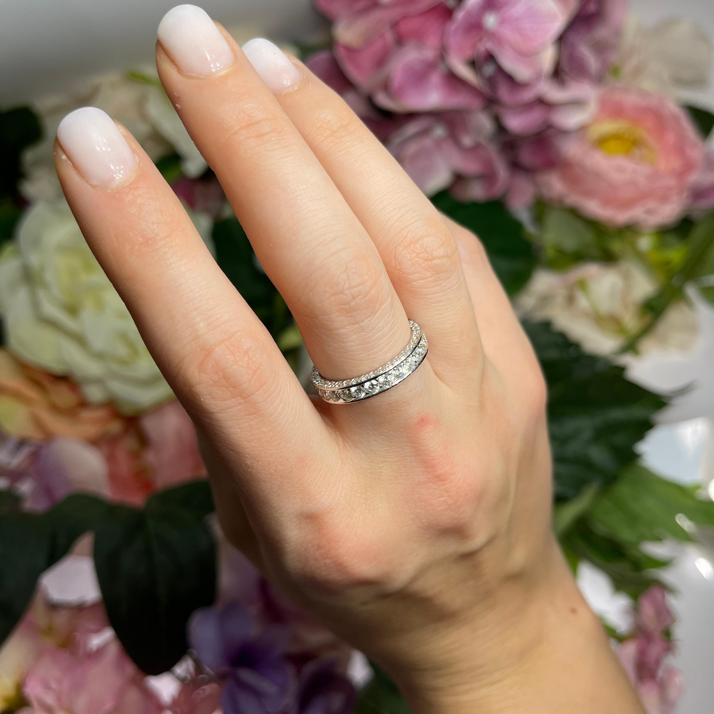 18K White Gold Ring with Natural Brilliant-Cut Diamonds For Sale 4