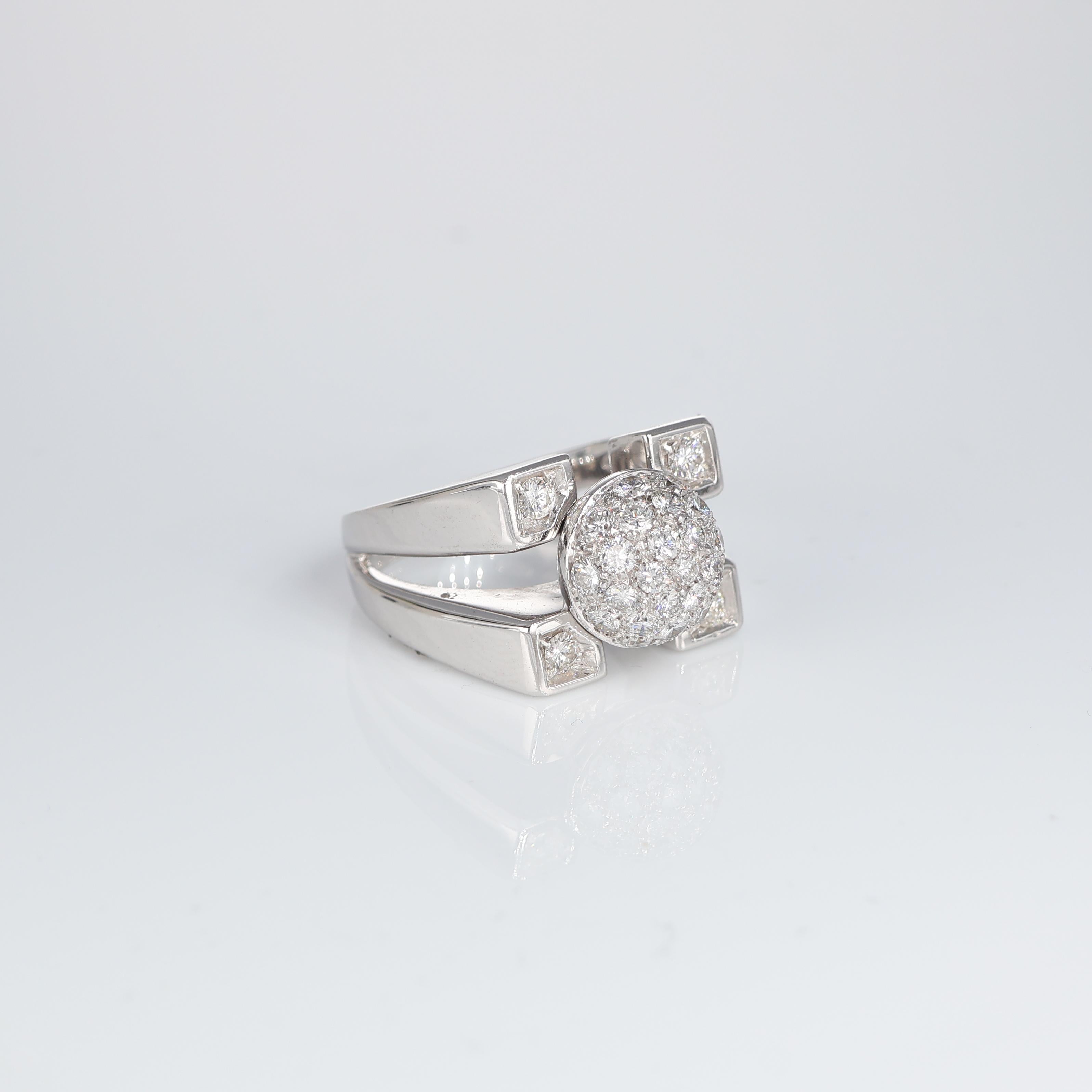 18k White Gold Ring with Natural Diamond Pavé Sphere In New Condition For Sale In Bergamo, BG