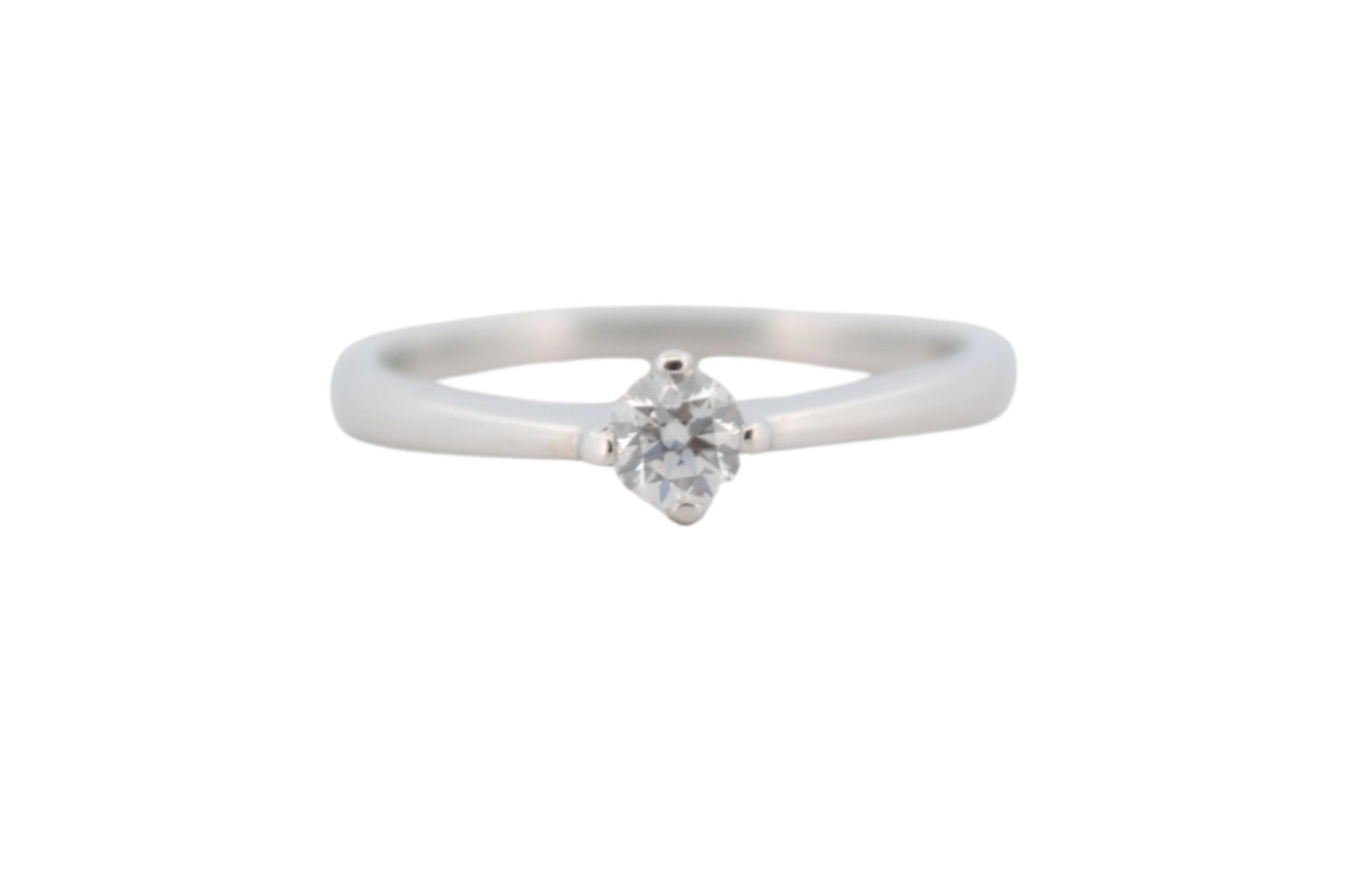 Delicate yet striking, this 18K white gold ring features a single brilliant-cut natural diamond of 0.15 carats, chosen for its fine H color and SI1 clarity. Set in a refined band of luminous white gold (2.04 g net gold weight, 2.07 g total weight),