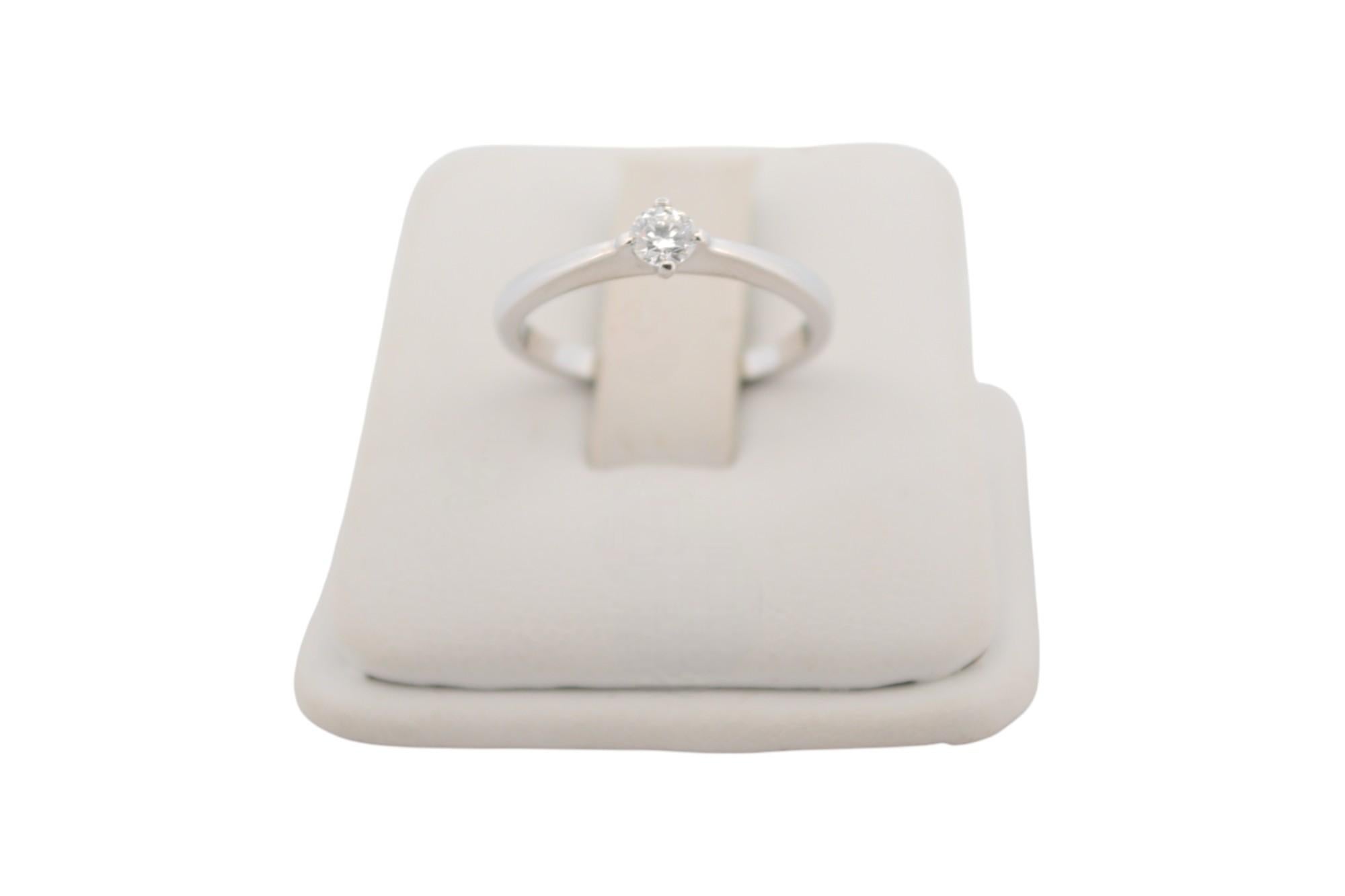 Women's 18K White gold ring with natural diamond_127489 For Sale