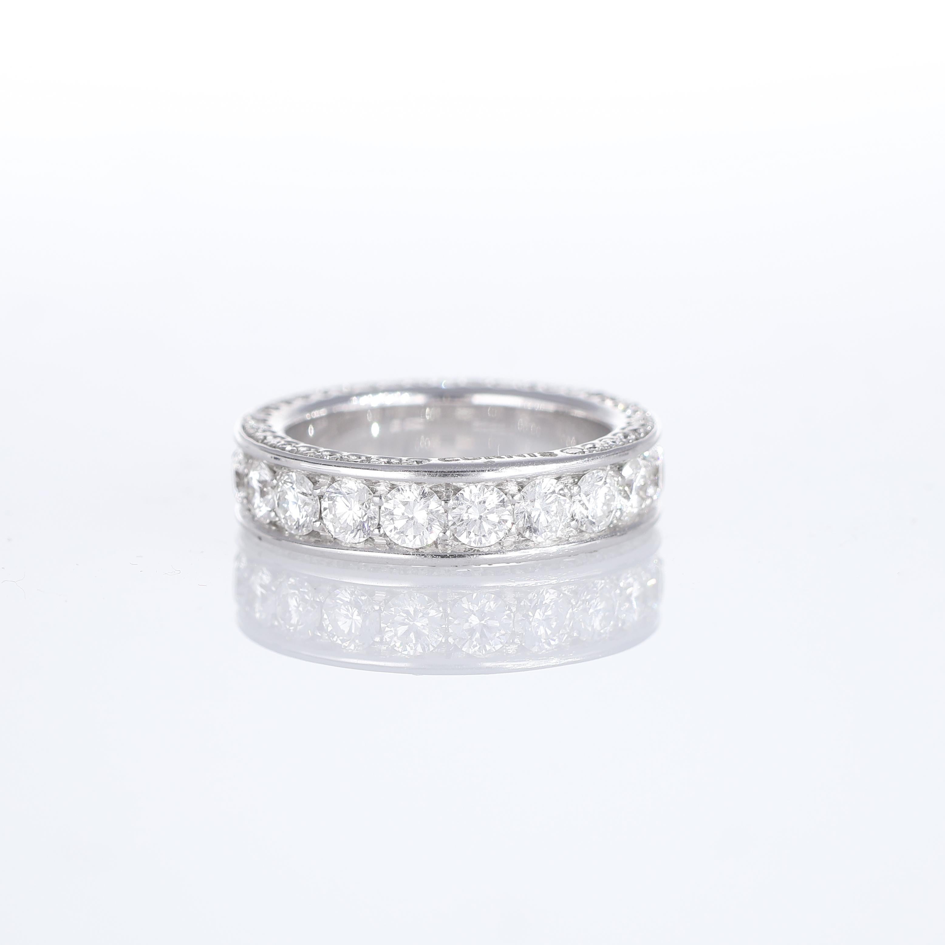 Brilliant Cut 18K White Gold Ring with Natural Diamonds For Sale