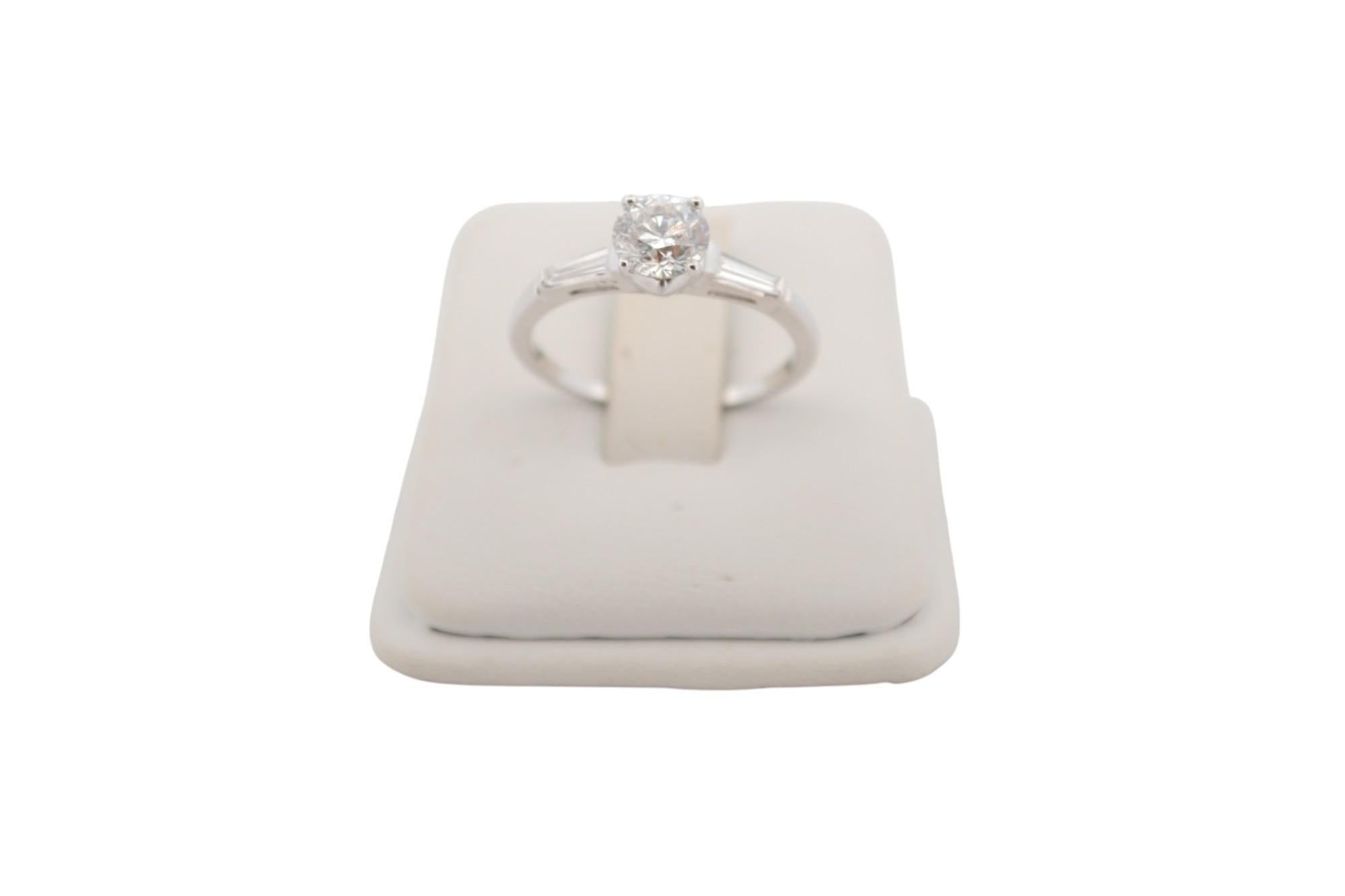 Ring aus 18K Weißgold mit natürlichen Diamanten_126307 Damen im Angebot