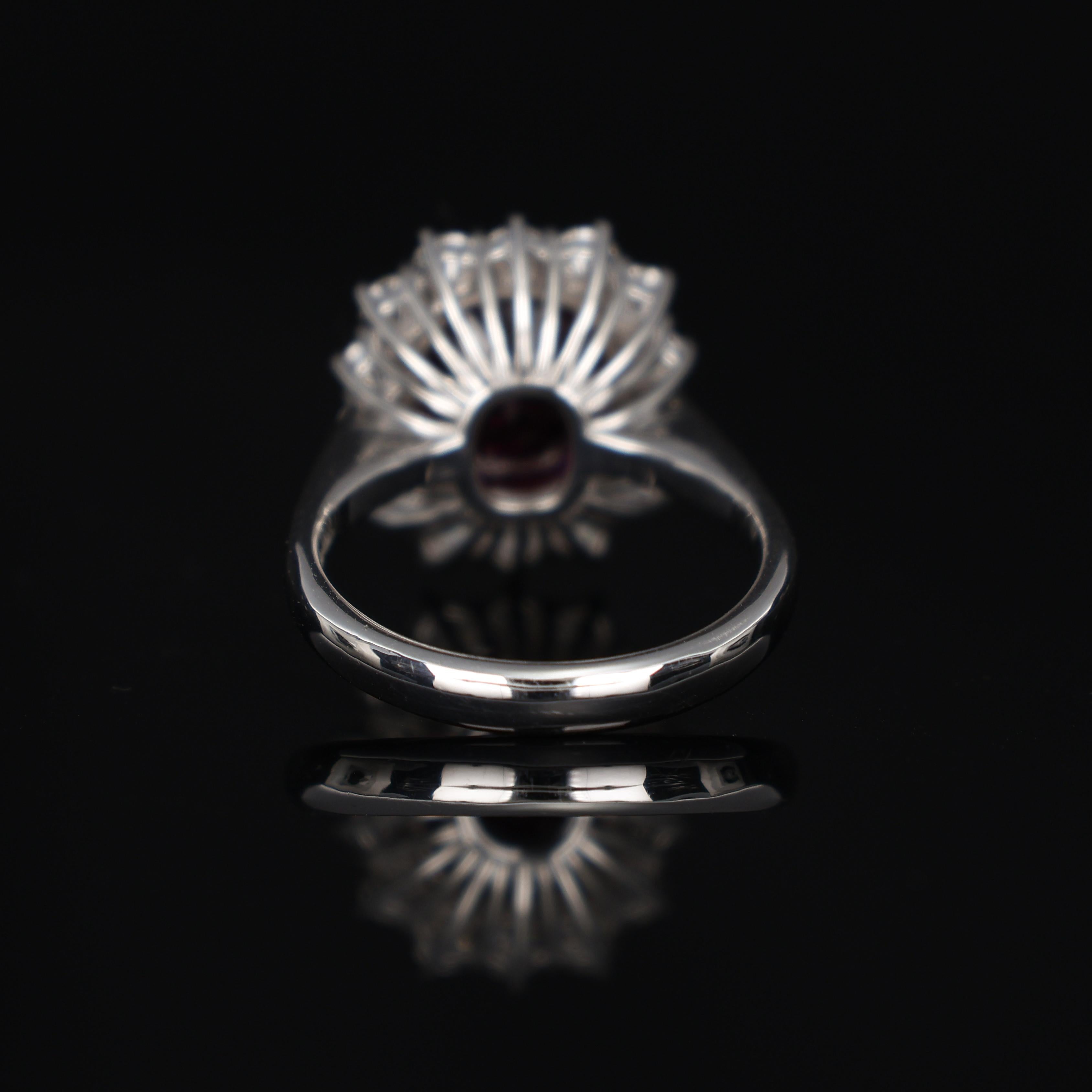 Femenino o masculino Anillo de Oro Blanco de 18 K con Rubí Siam Natural y Diamantes en venta