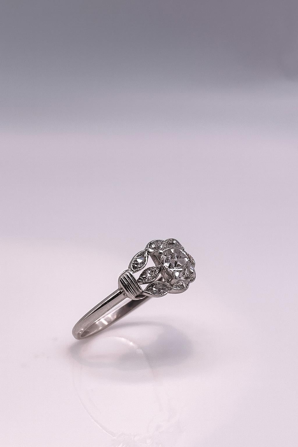 Artisan bague en or blanc 18k avec diamant taille ancienne en vente