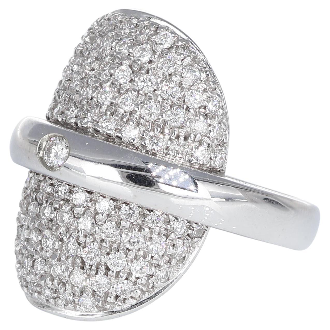 18k White Gold Ring with Oval Pavé Diamonds