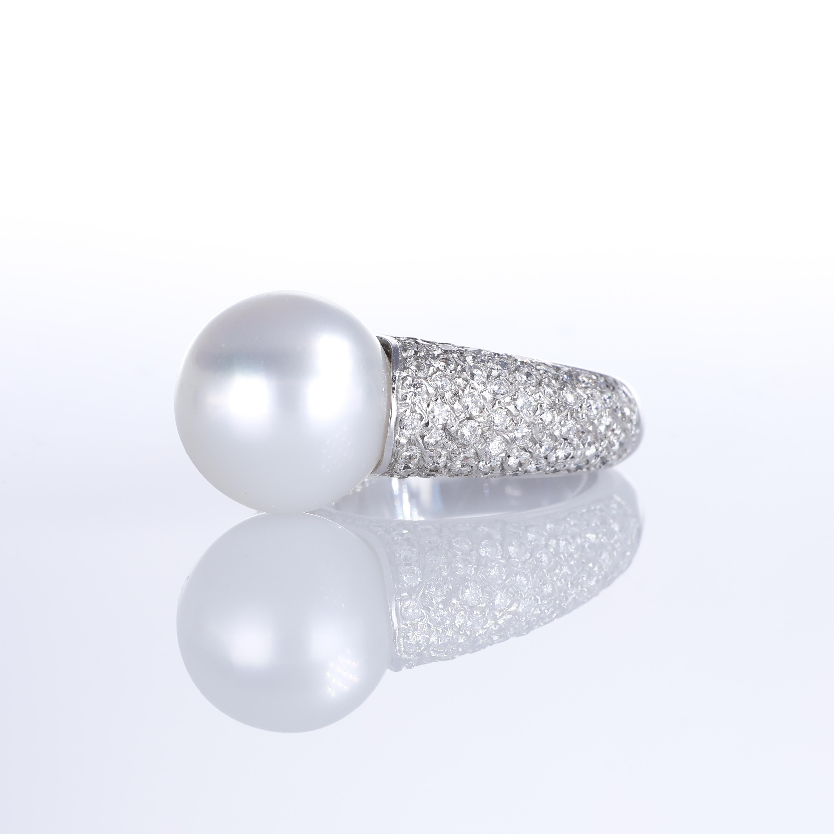 18K White Gold Ring with Pavé Diamonds and 15mm Central Pearl In New Condition For Sale In Bergamo, BG