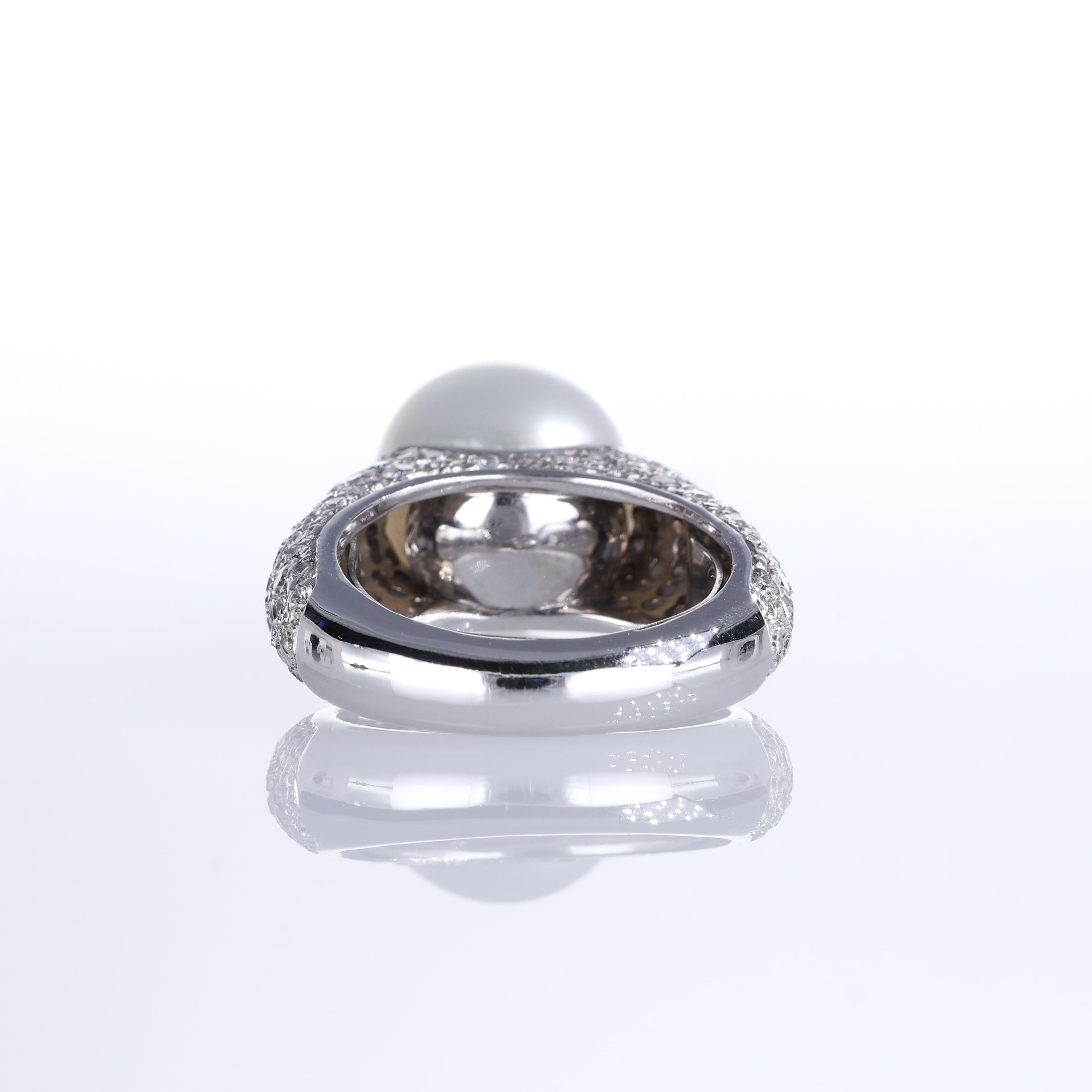 Women's or Men's 18K White Gold Ring with Pavé Diamonds and 15mm Central Pearl For Sale